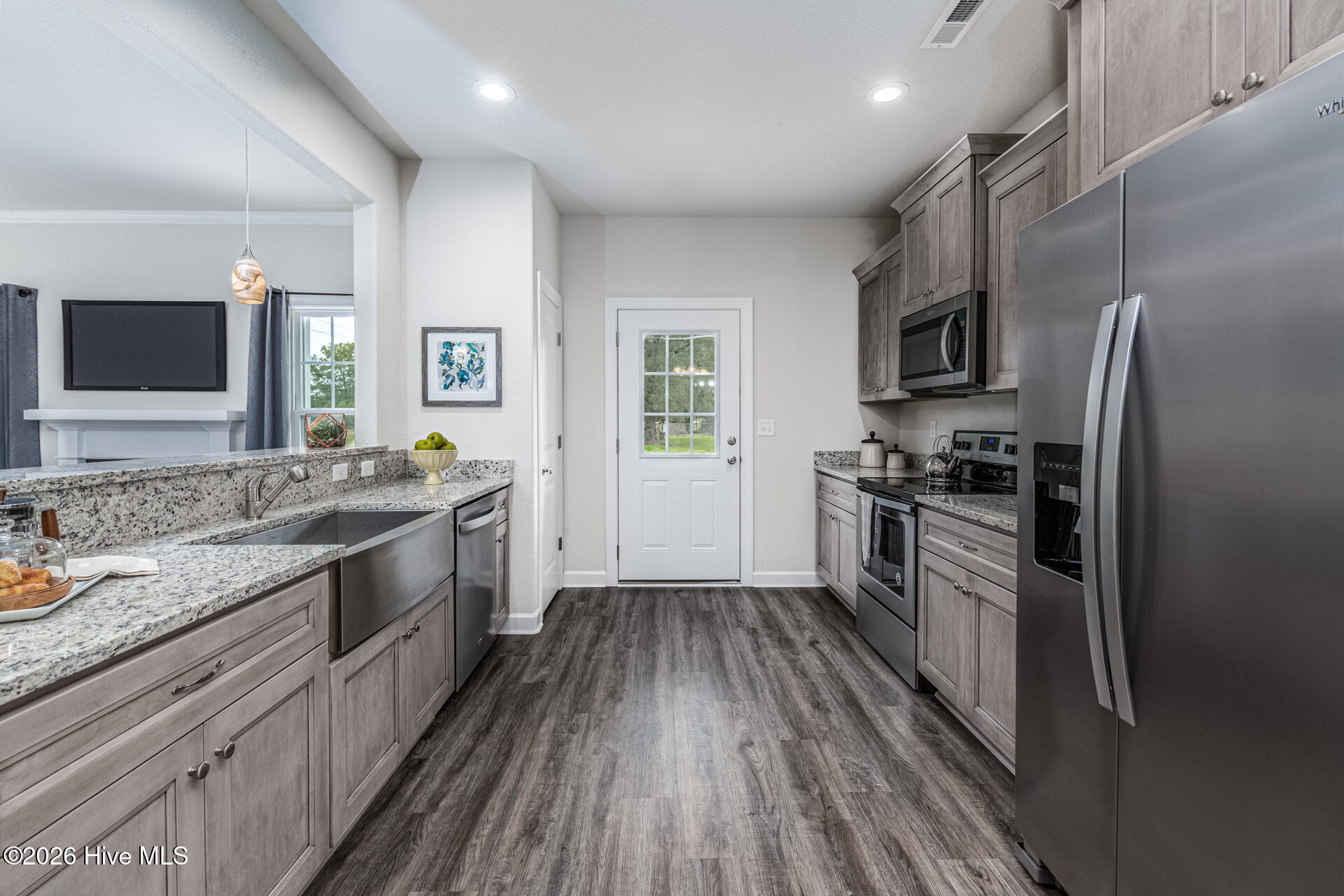 596 Ownley Road Property Photo 4