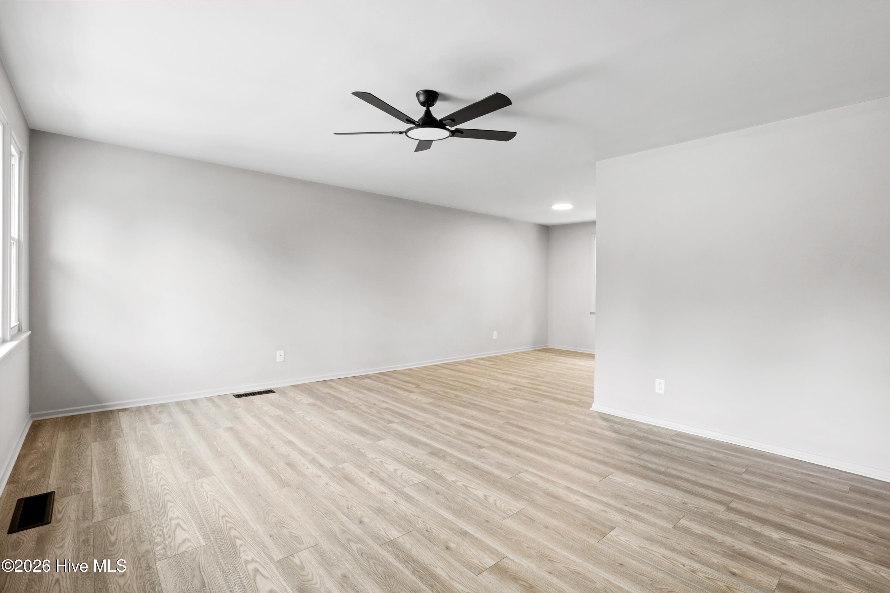 105 Sumpter Drive Property Photo 6