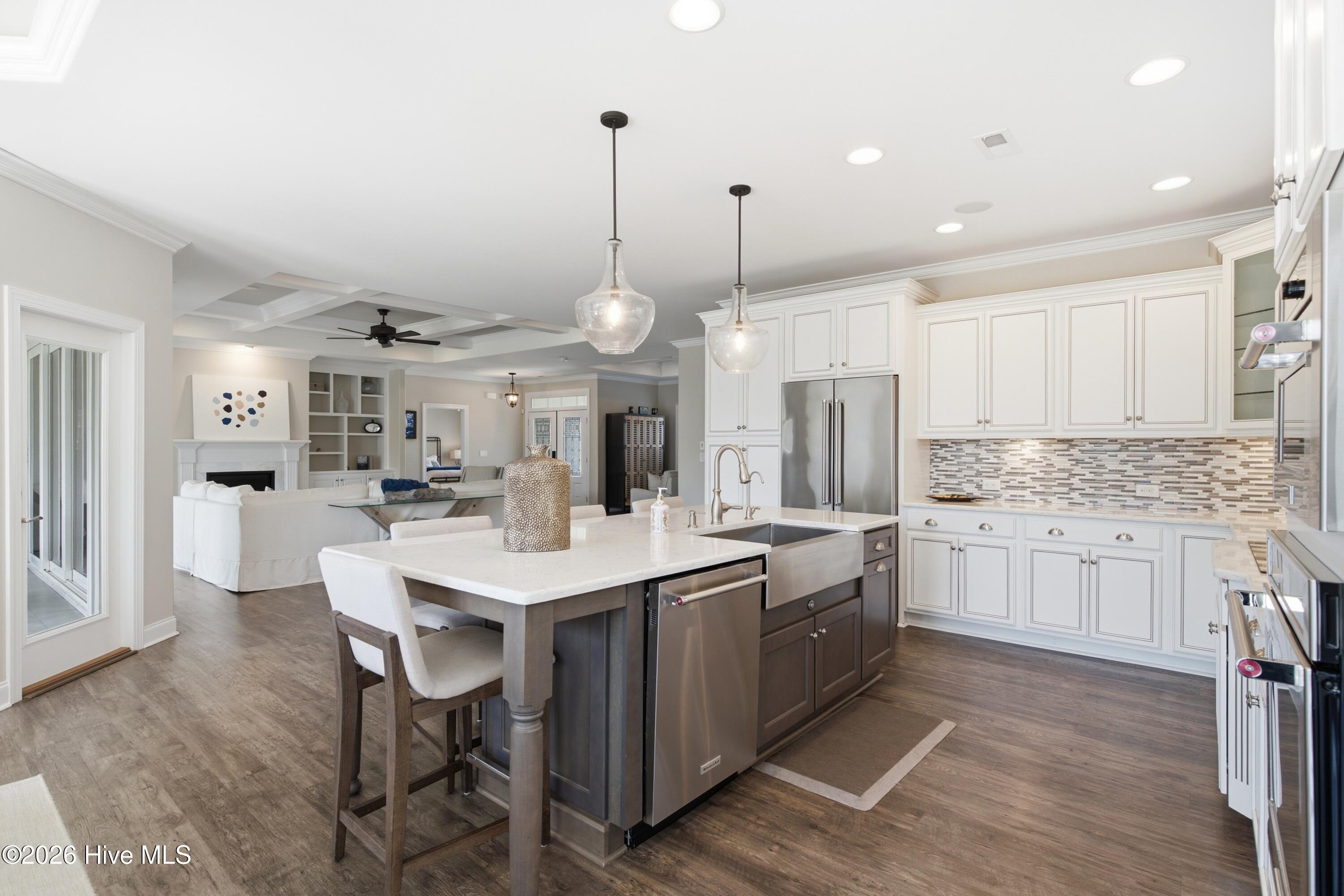 1402 Admiral Way Property Photo 9