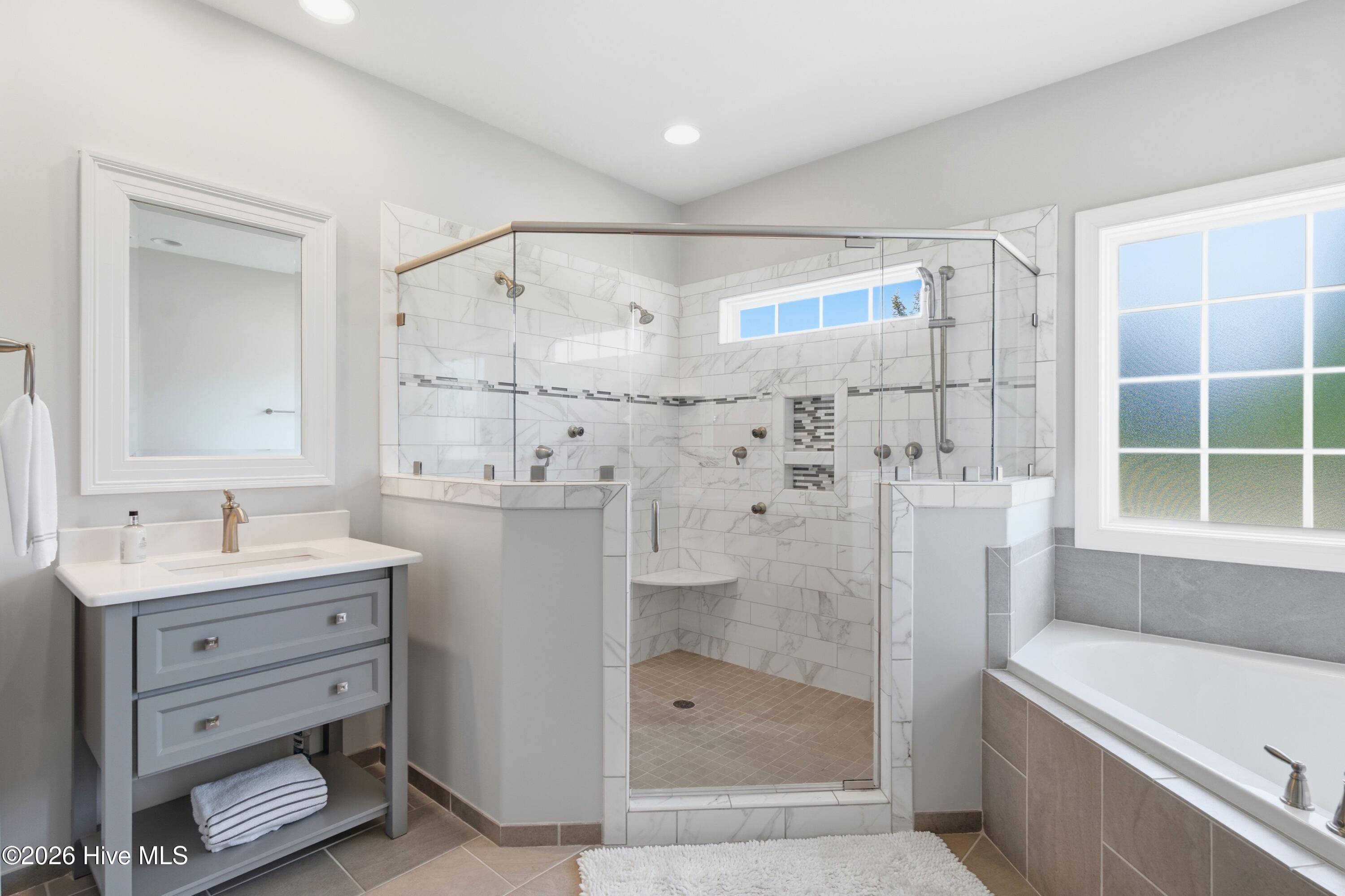 1402 Admiral Way Property Photo 21