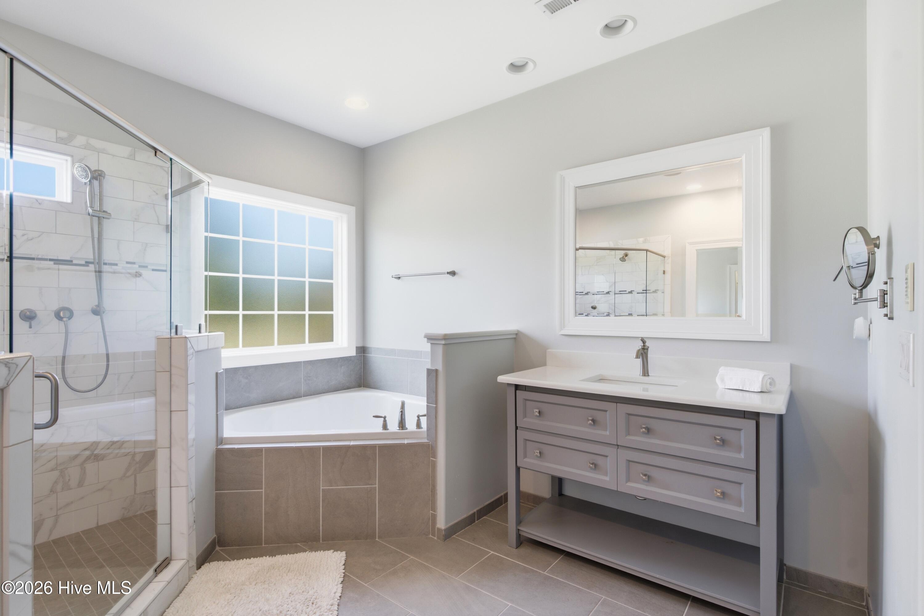 1402 Admiral Way Property Photo 22