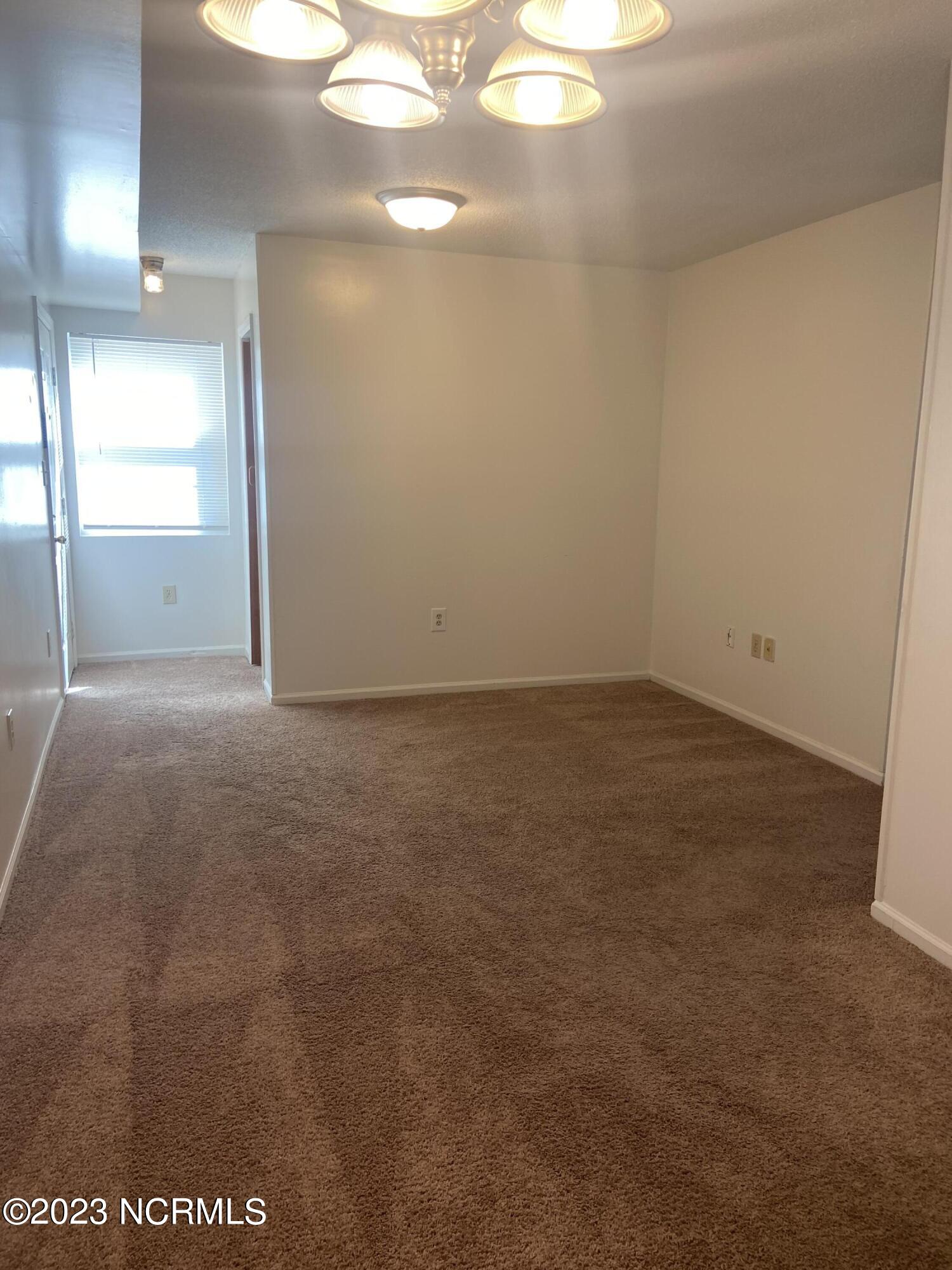 251 Cordell Circle Property Photo 5