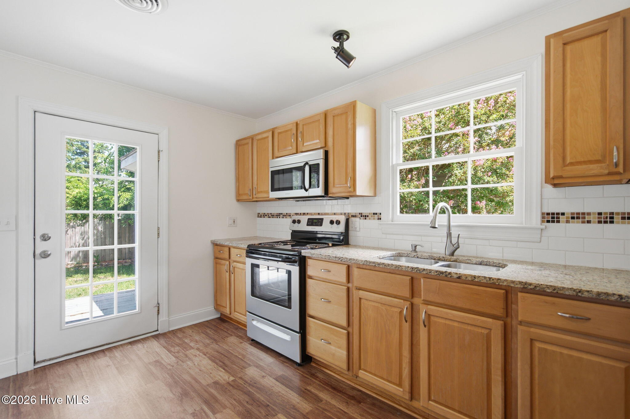 1923 Hudson Drive Property Photo 3