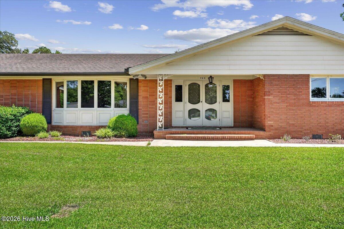 704 E Forest Hill Drive Property Photo 4