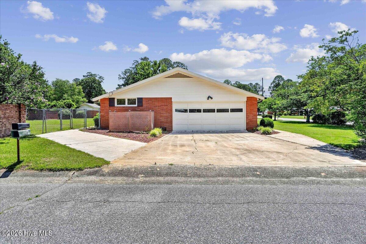 704 E Forest Hill Drive Property Photo 5