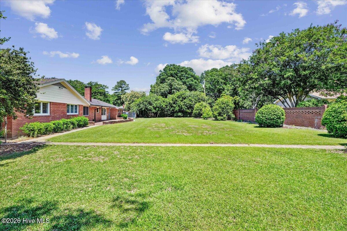 704 E Forest Hill Drive Property Photo 7