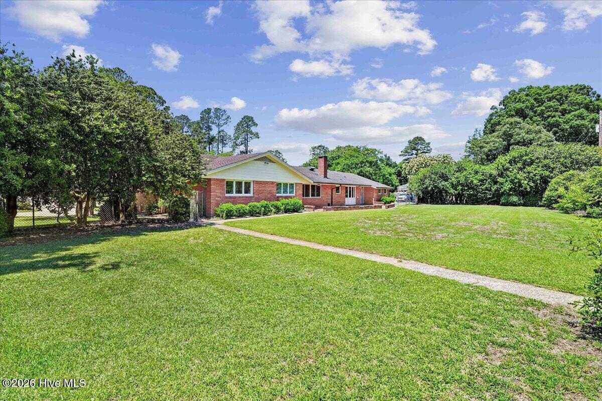 704 E Forest Hill Drive Property Photo 8