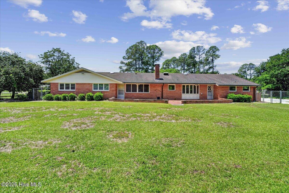 704 E Forest Hill Drive Property Photo 9