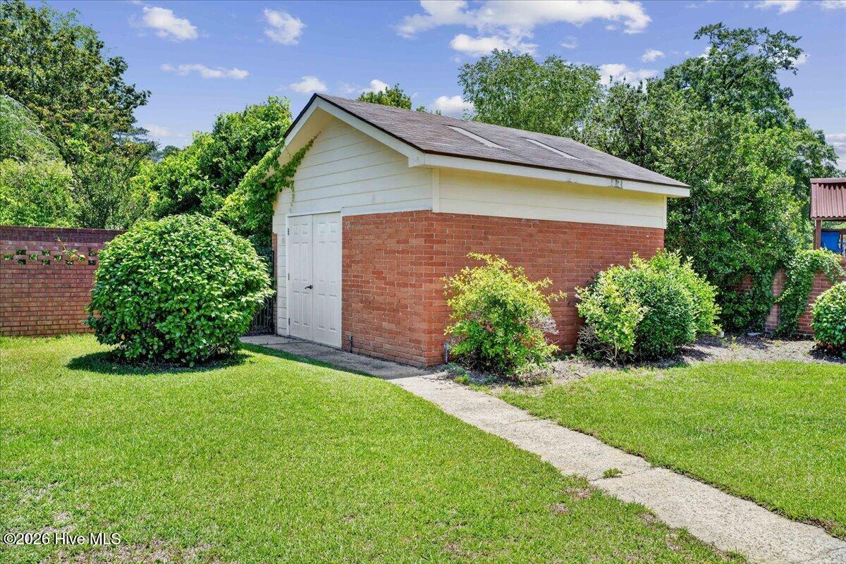 704 E Forest Hill Drive Property Photo 10