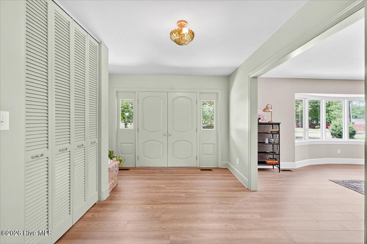 704 E Forest Hill Drive Property Photo 12