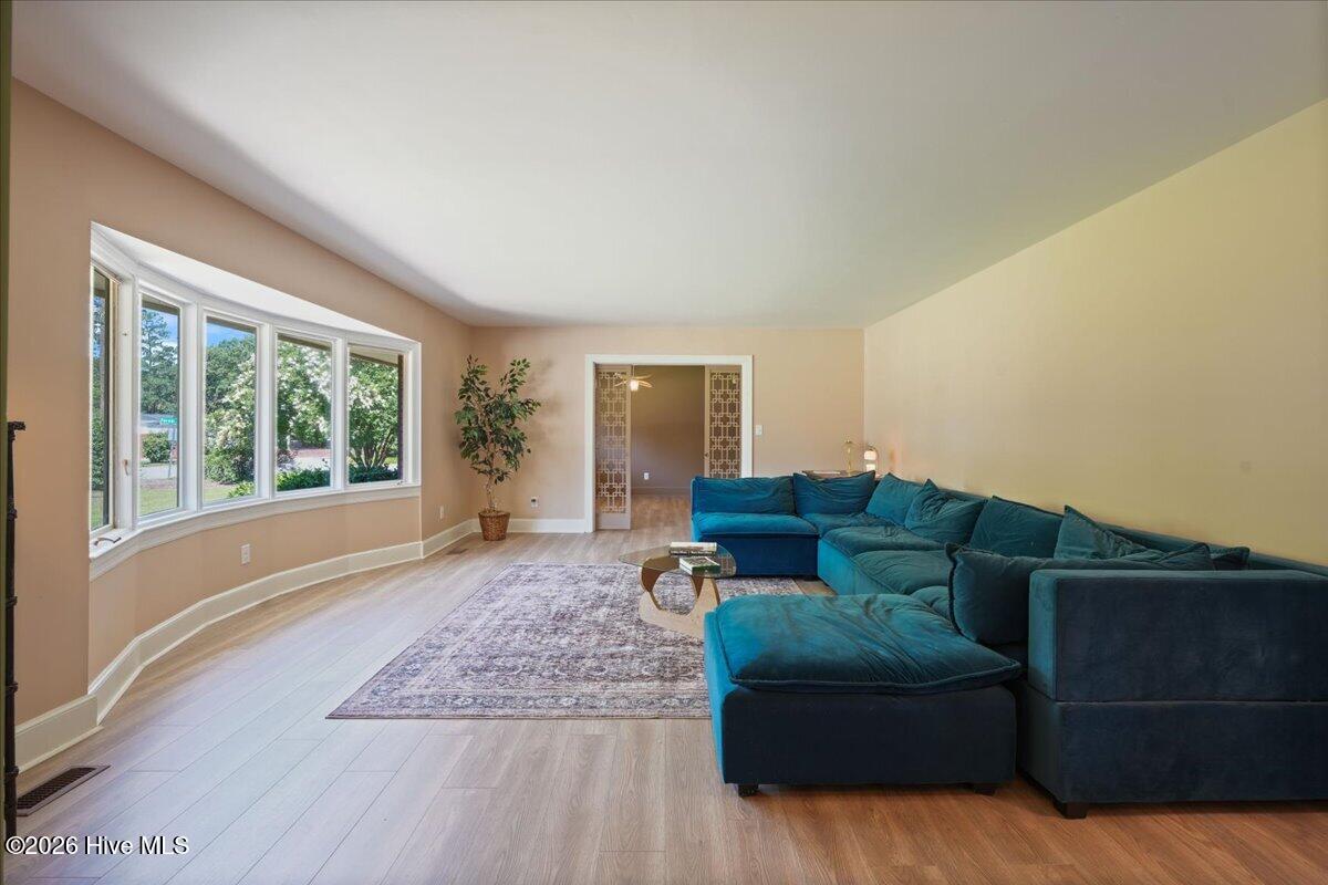 704 E Forest Hill Drive Property Photo 14