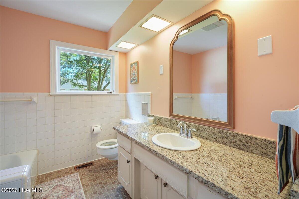 704 E Forest Hill Drive Property Photo 29