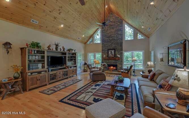 10 Piper Lane Property Photo 8