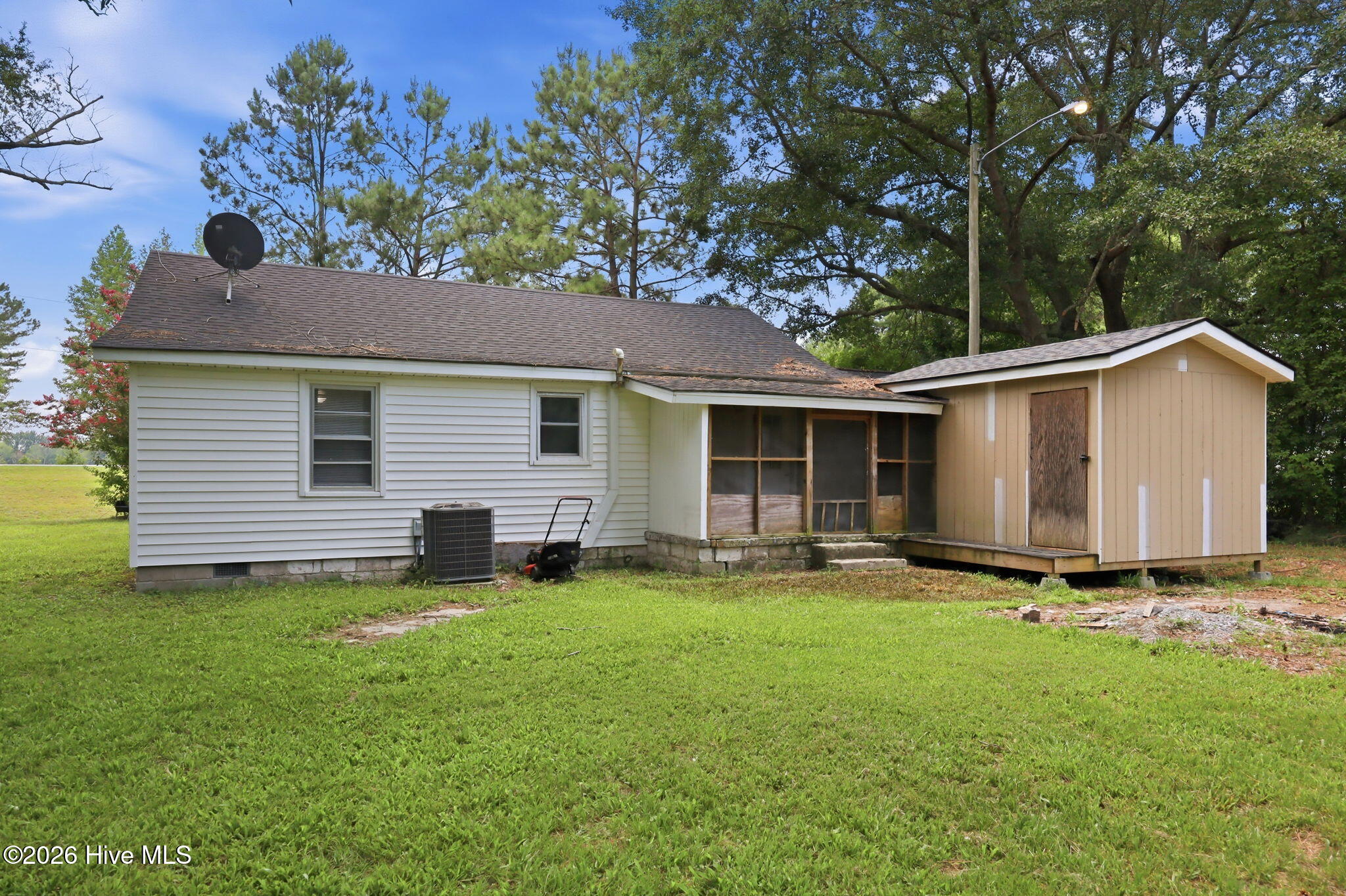 9813 Nc 42 E Property Photo 6