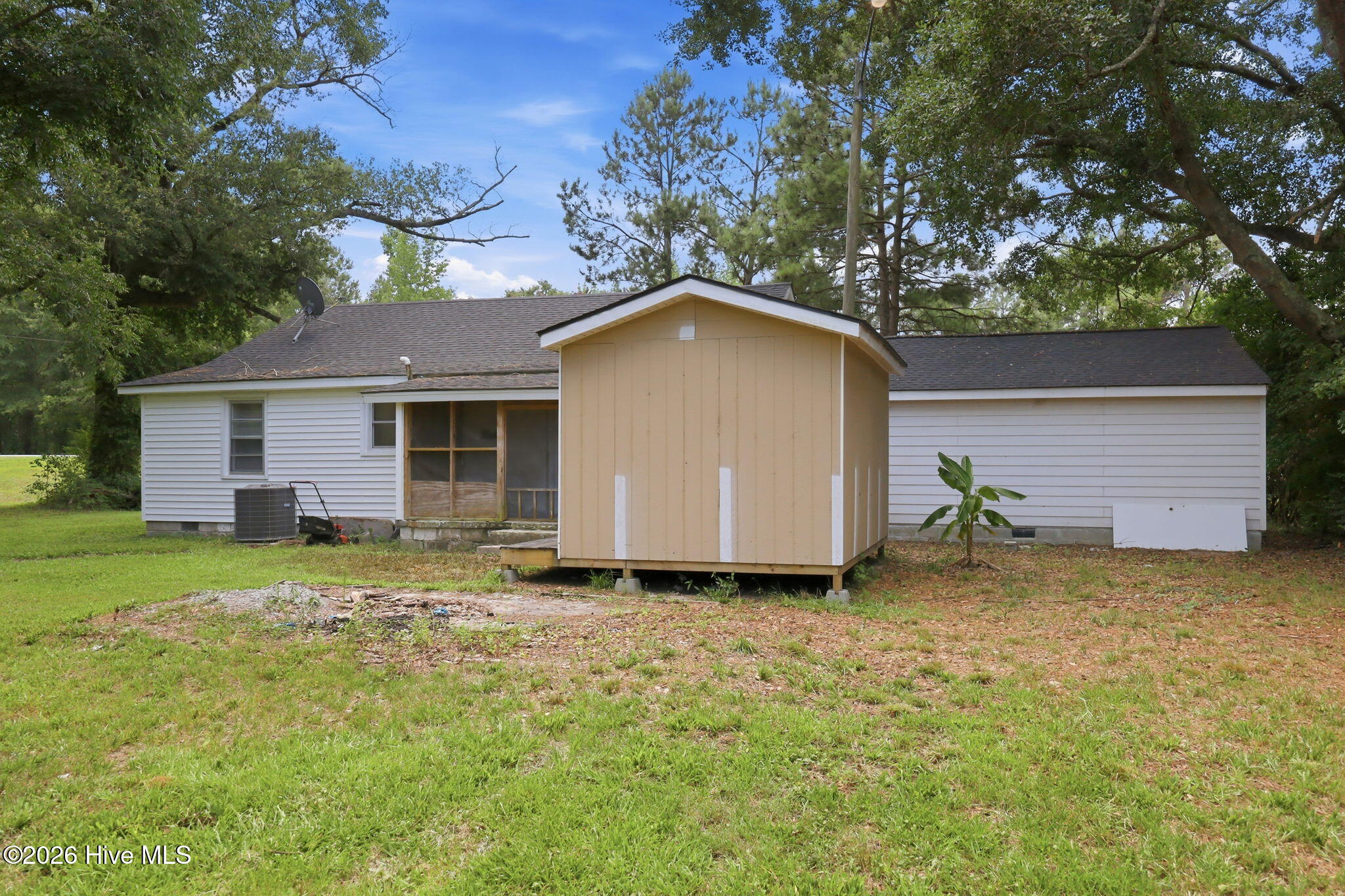 9813 Nc 42 E Property Photo 8