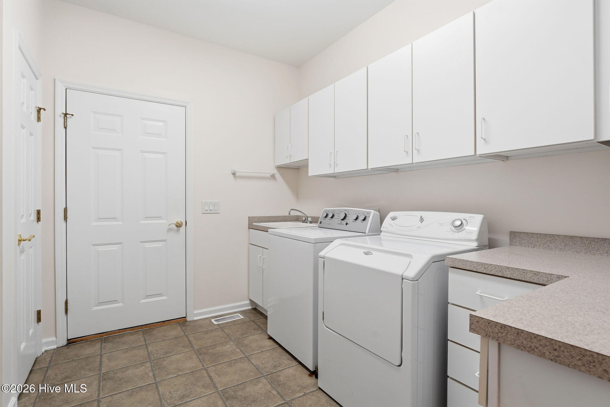 190 Canter Lane Property Photo 28