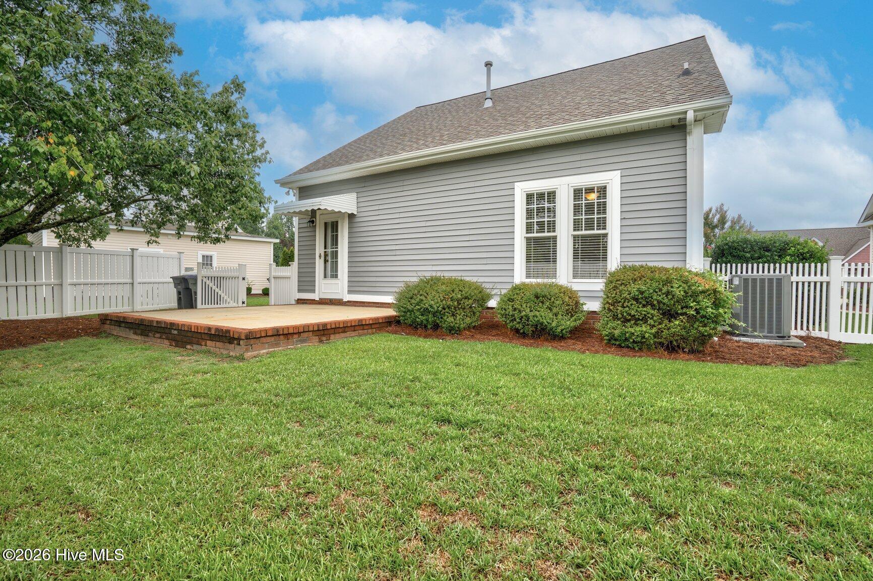 2041 Cottage Way Property Photo 10