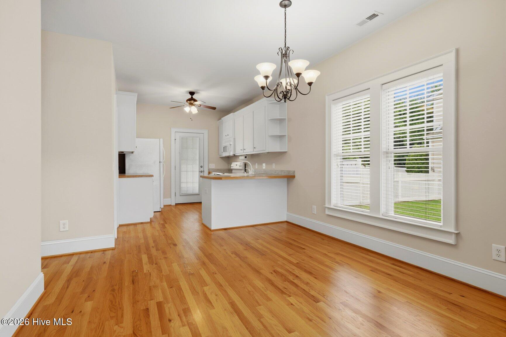 2041 Cottage Way Property Photo 15