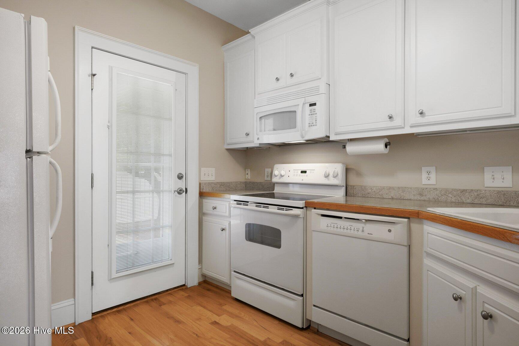 2041 Cottage Way Property Photo 18