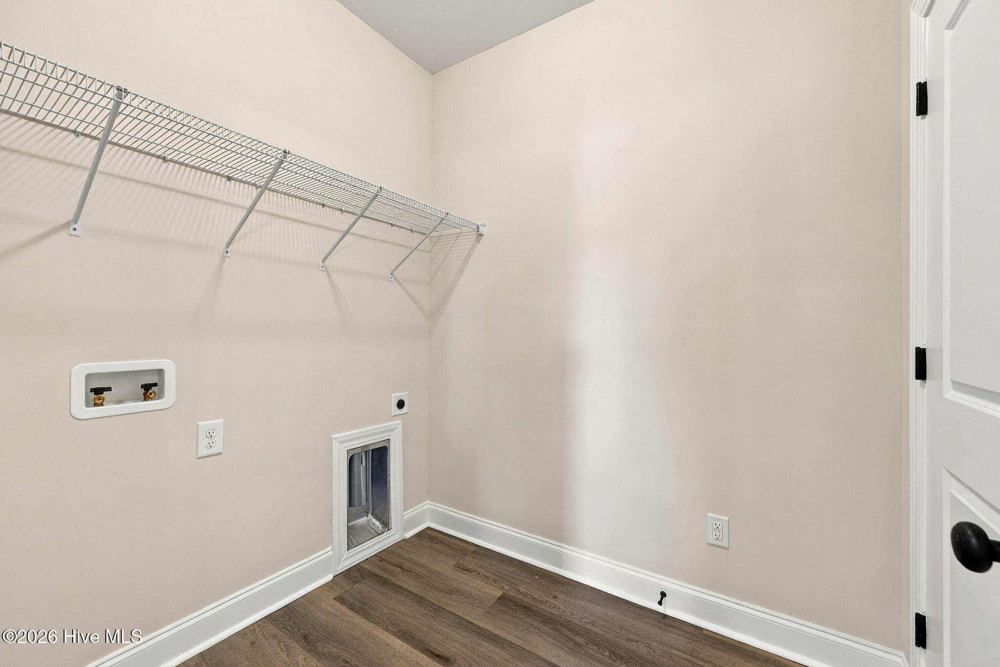 304 Colmar Way E Property Photo 14