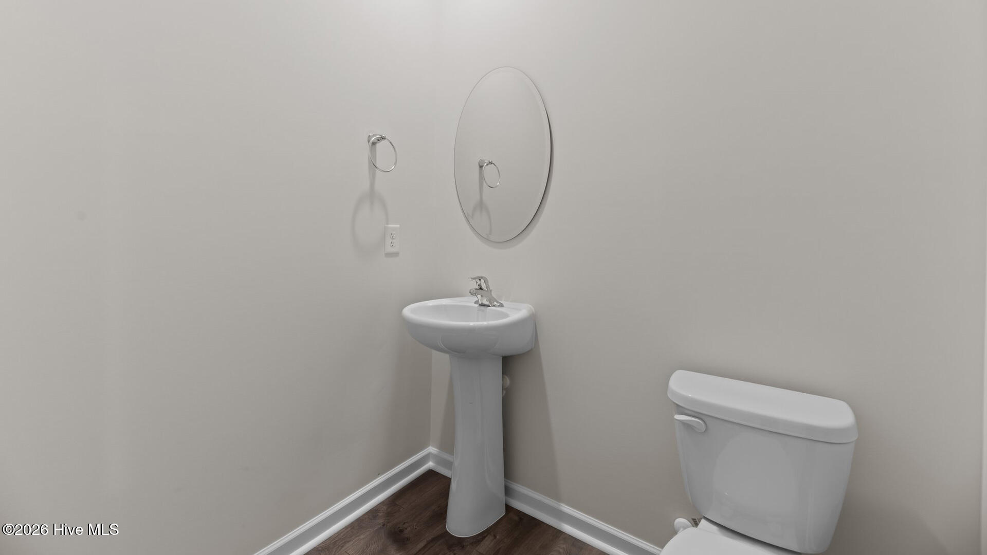 1091 Aviator Lane Property Photo 15