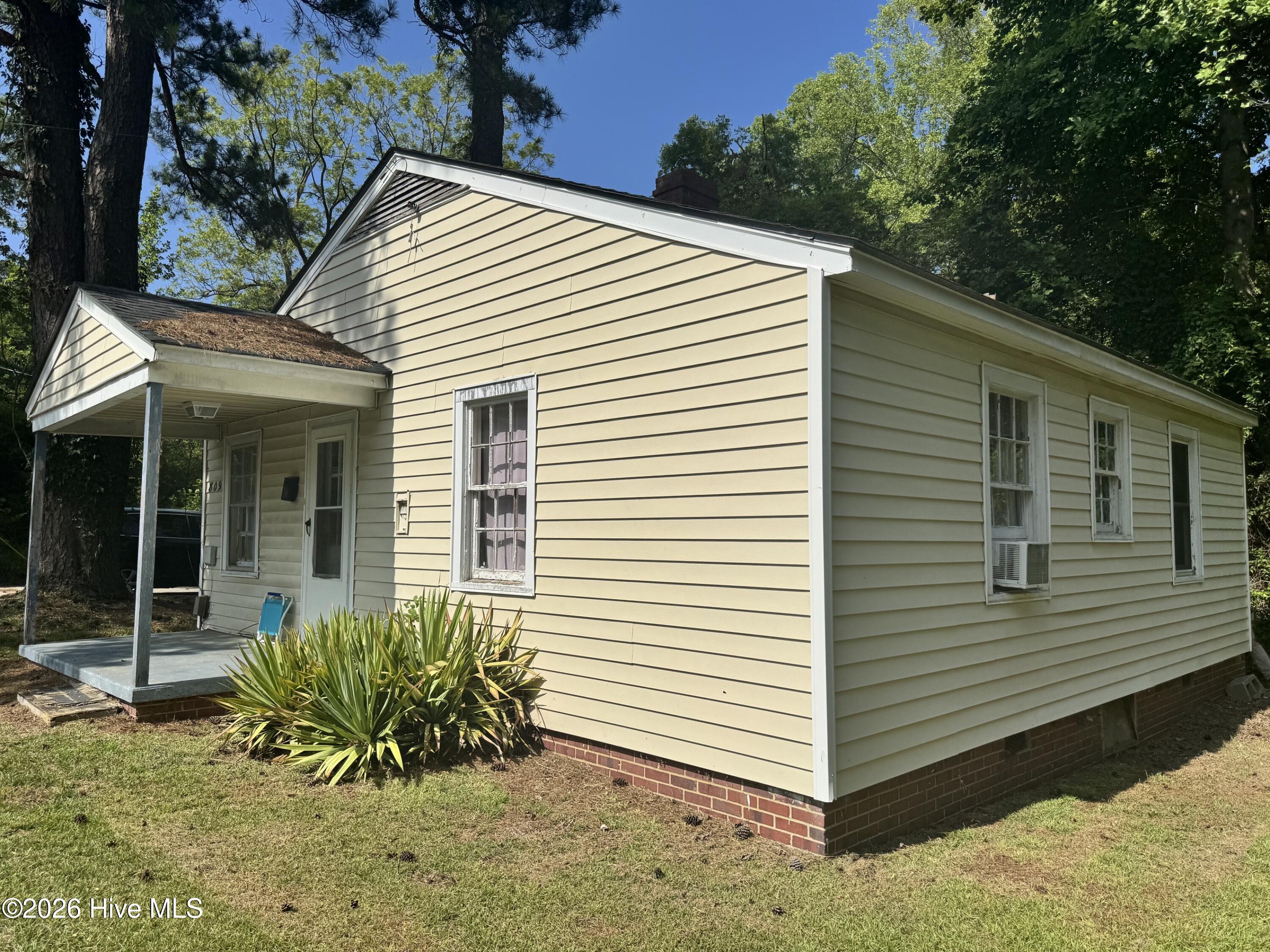 809 Stadiem Drive Property Photo 1