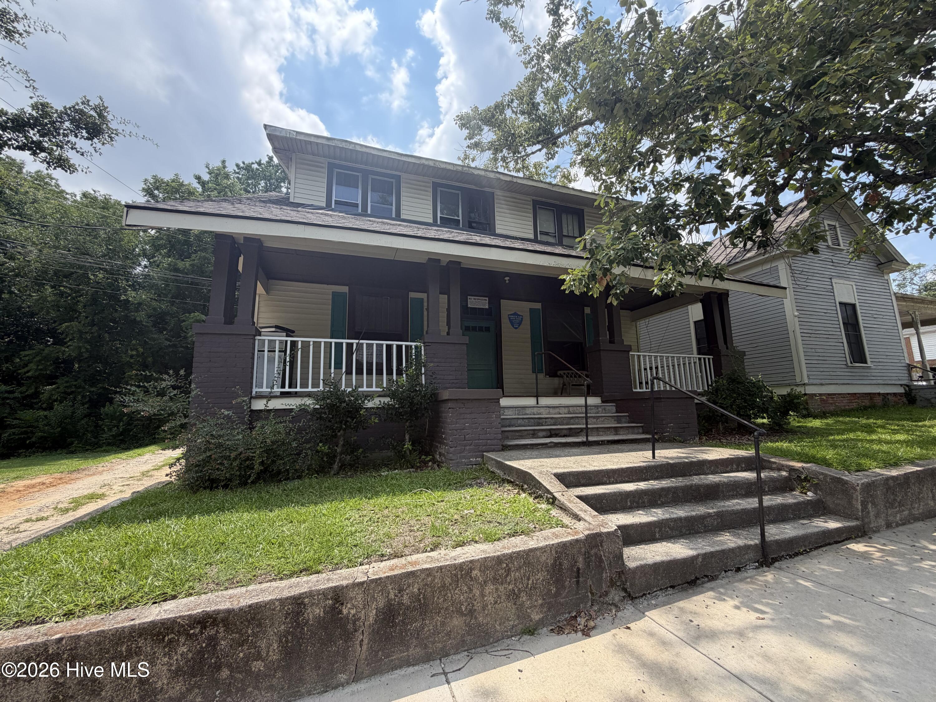 407 Kenan Street W Property Photo 1