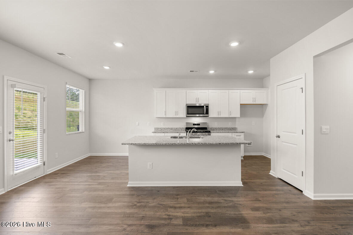 806 Dara Corners Property Photo 5