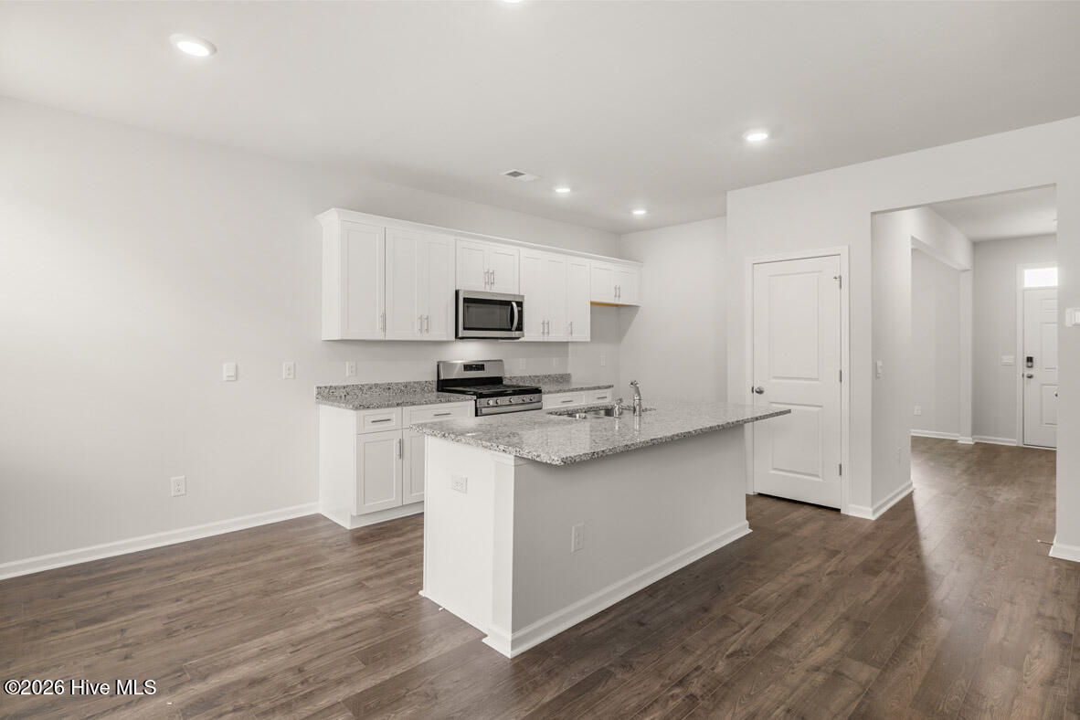 806 Dara Corners Property Photo 6