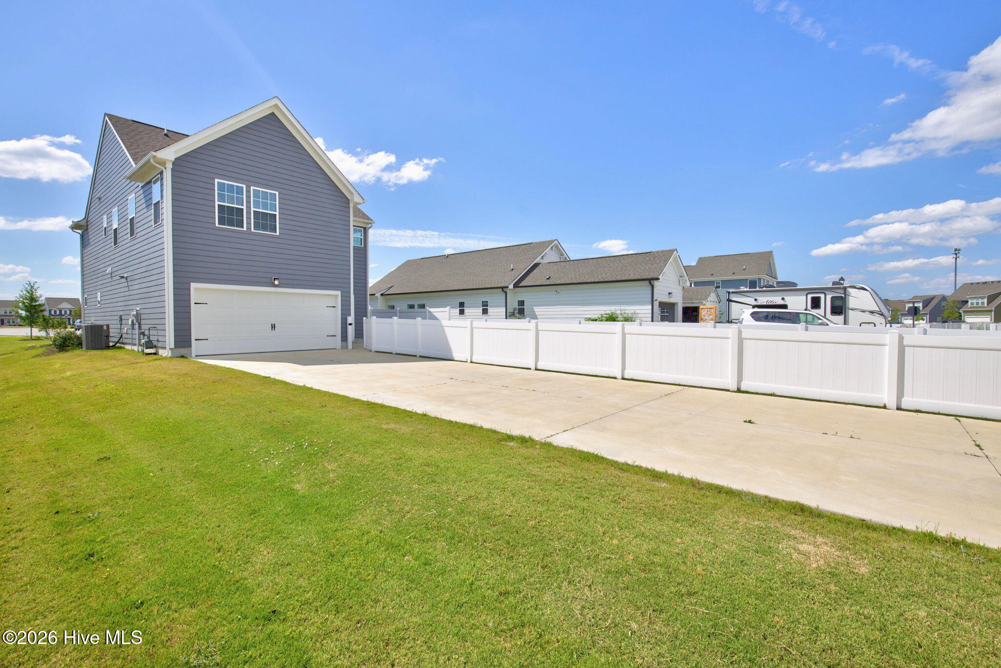 203 Iris Circle Property Photo 3