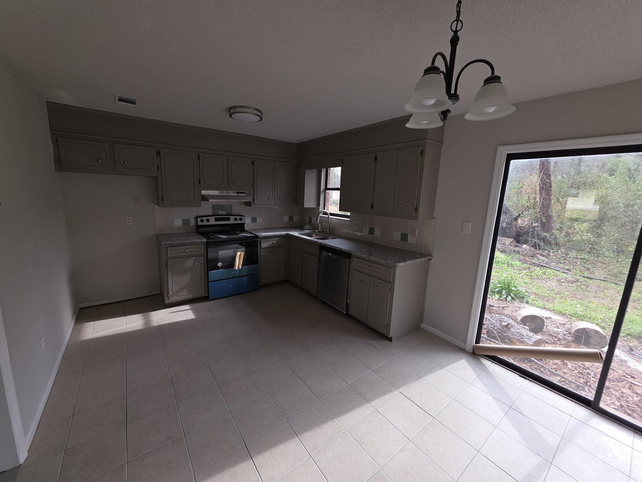 3008 Mistletoe Avenue Property Photo 4