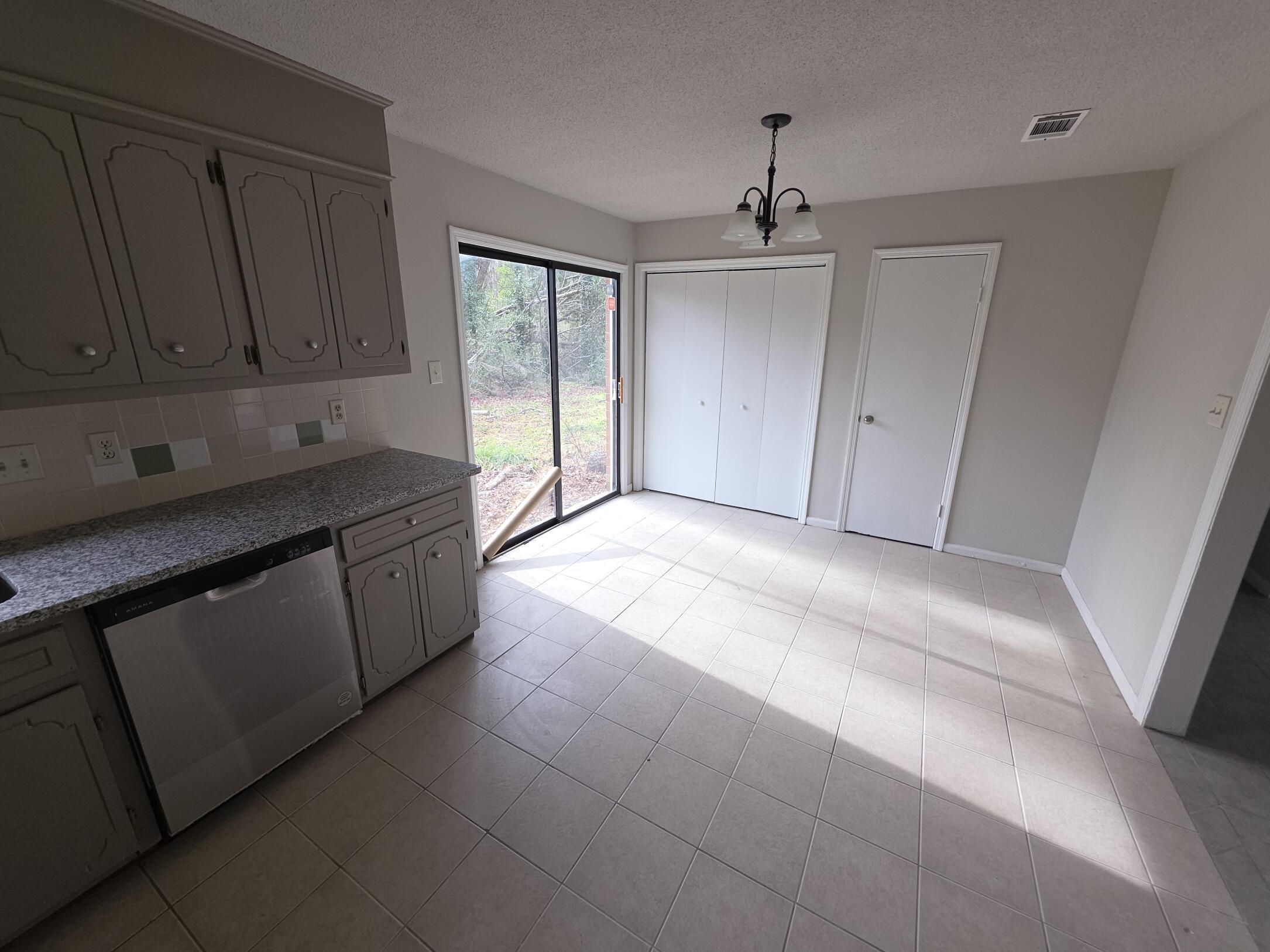 3008 Mistletoe Avenue Property Photo 5