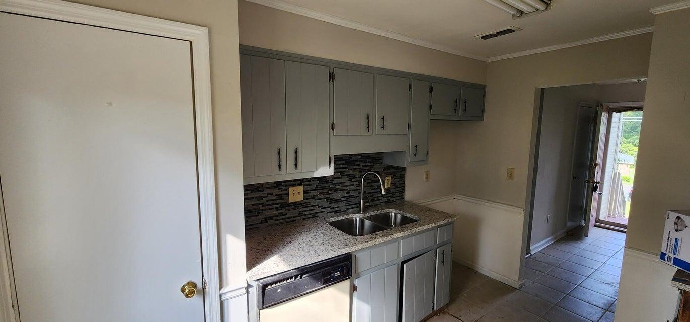 2615 Claymont Road Property Photo 4