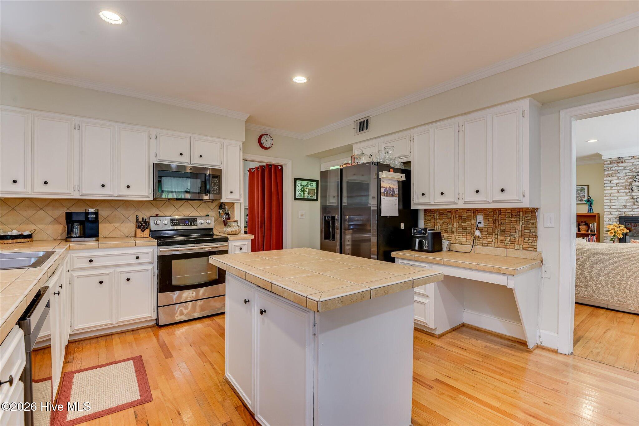708 Oberlin Road Property Photo 19