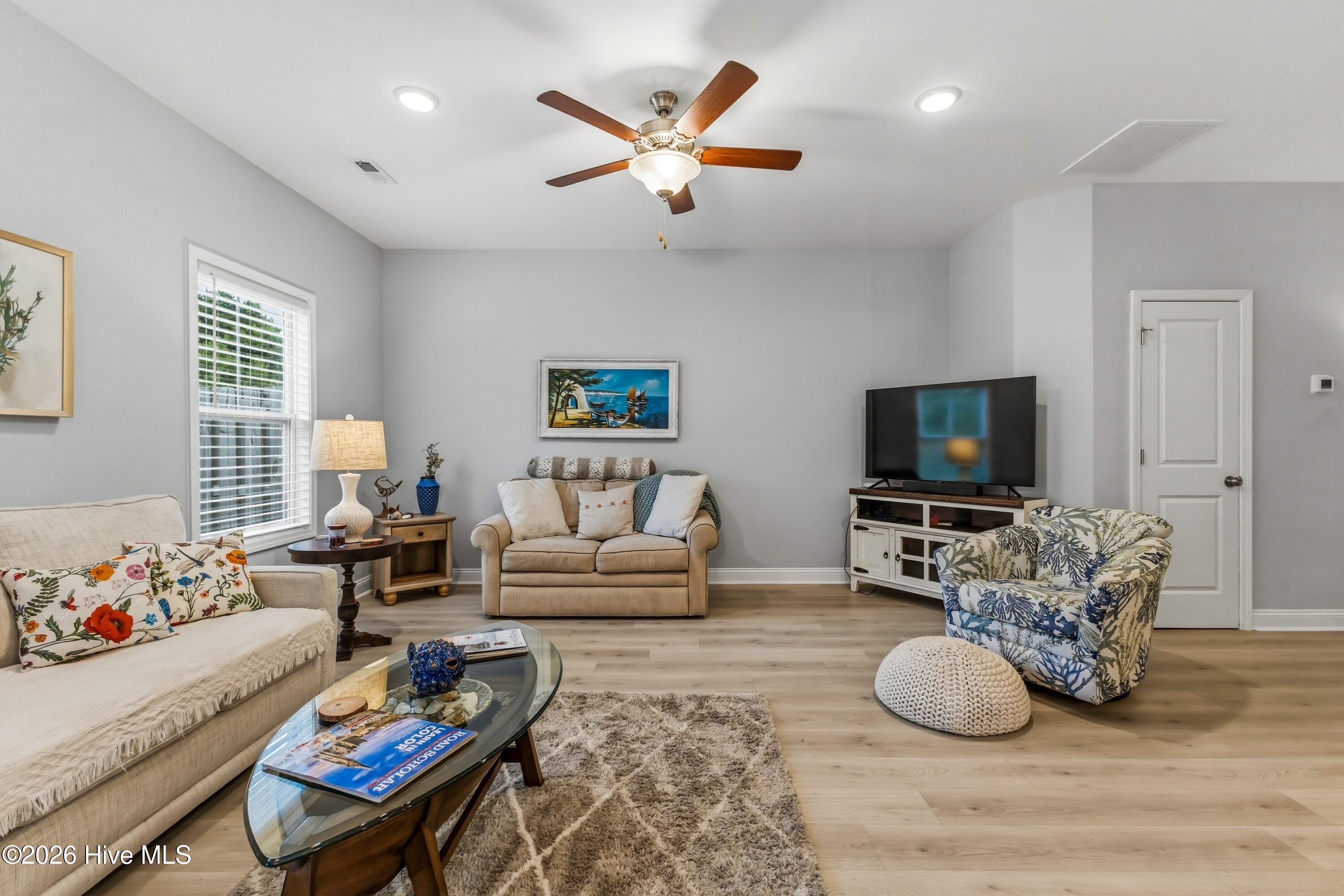 1531 Grey Cliff Property Photo 6