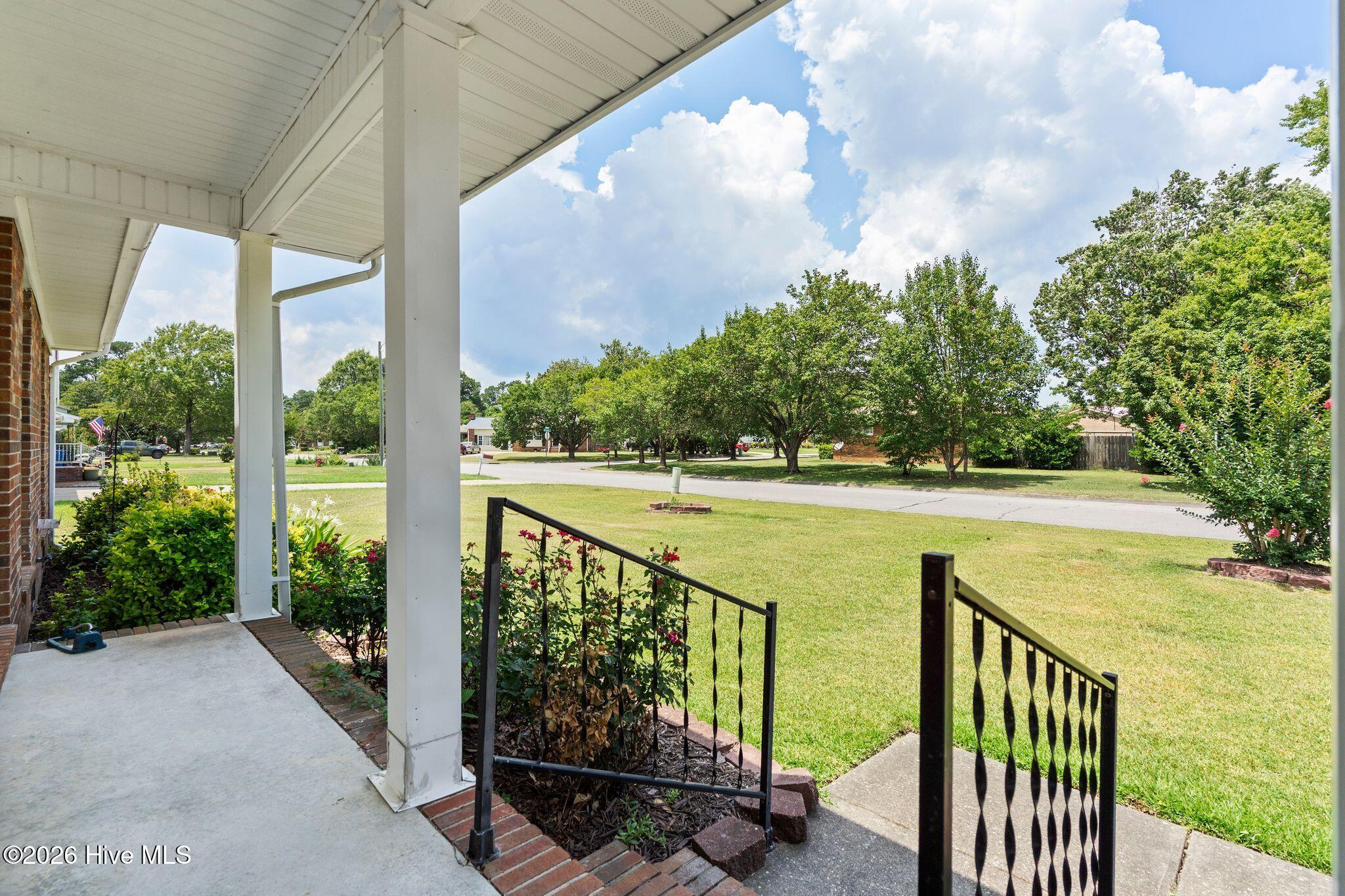 414 Thomas Drive Property Photo 3