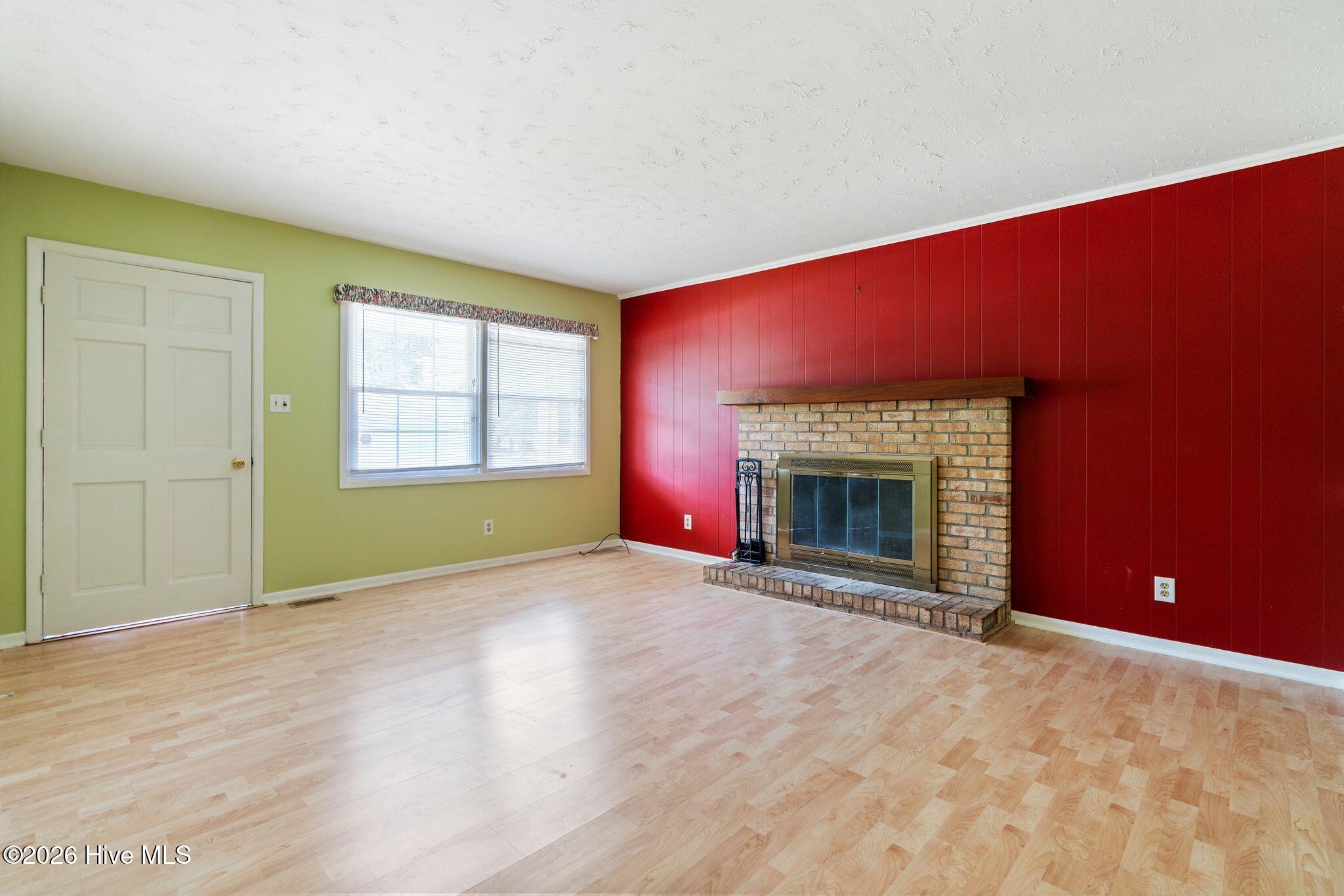 414 Thomas Drive Property Photo 5