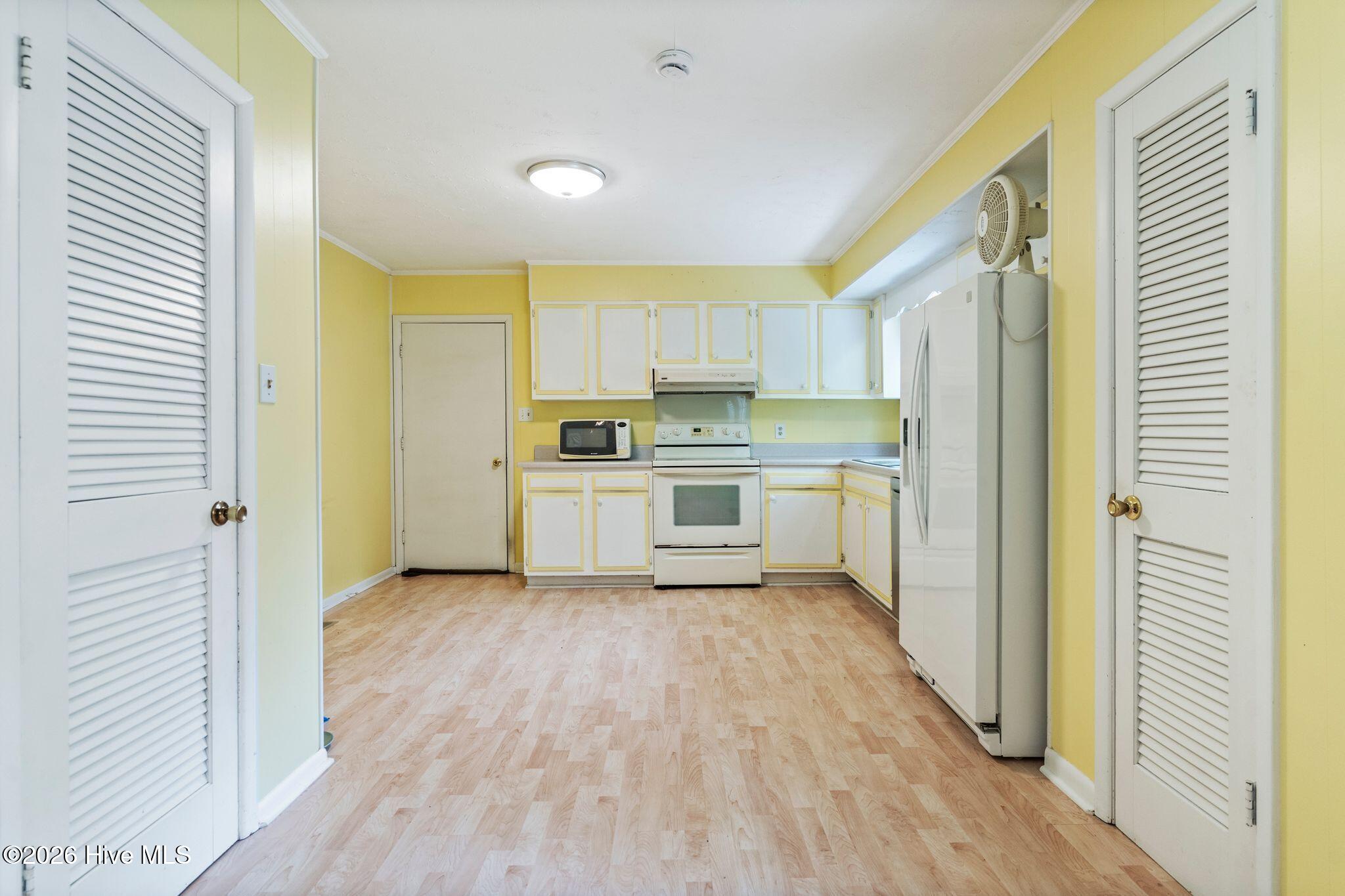 414 Thomas Drive Property Photo 8