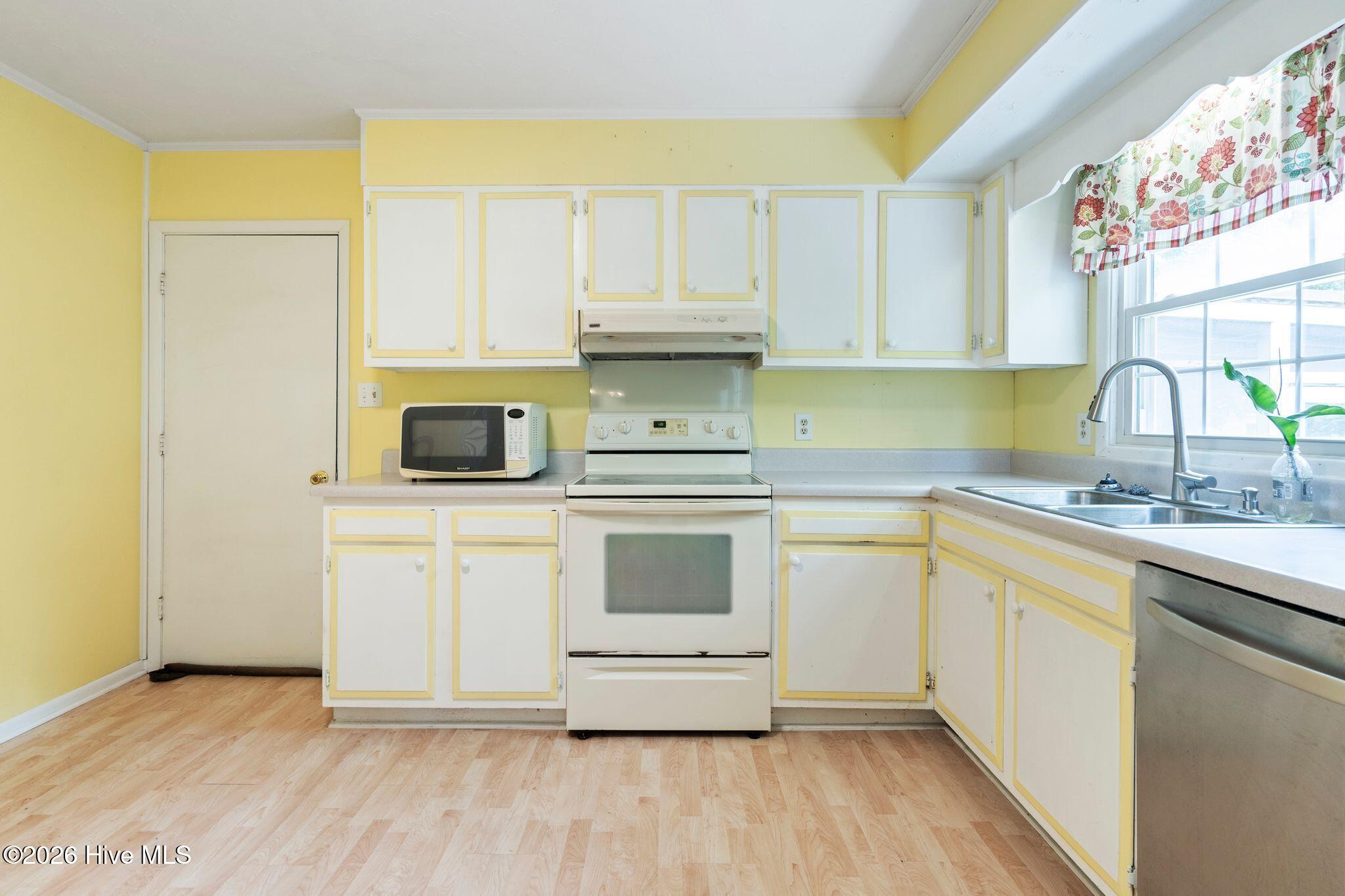 414 Thomas Drive Property Photo 9