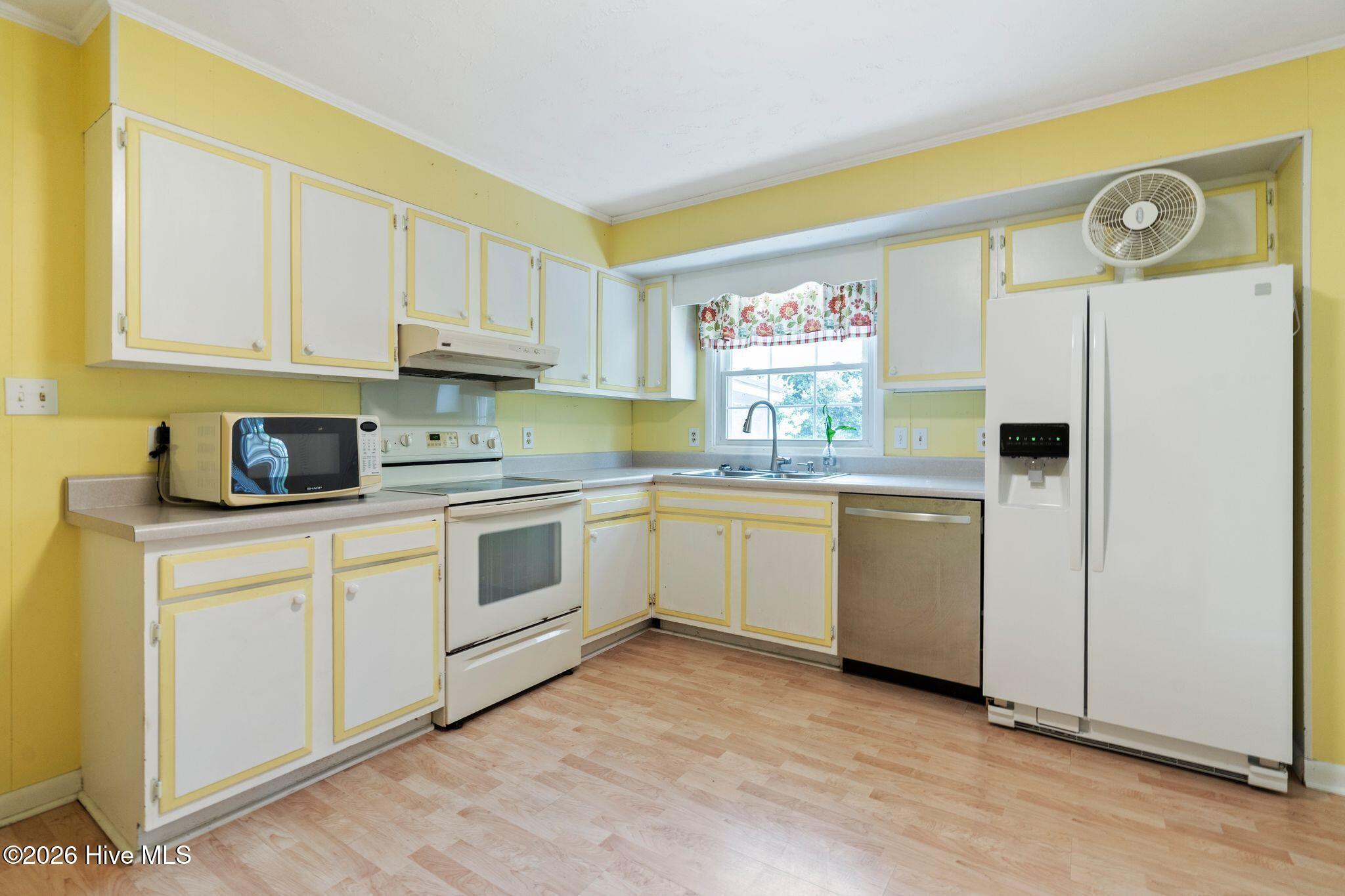 414 Thomas Drive Property Photo 10