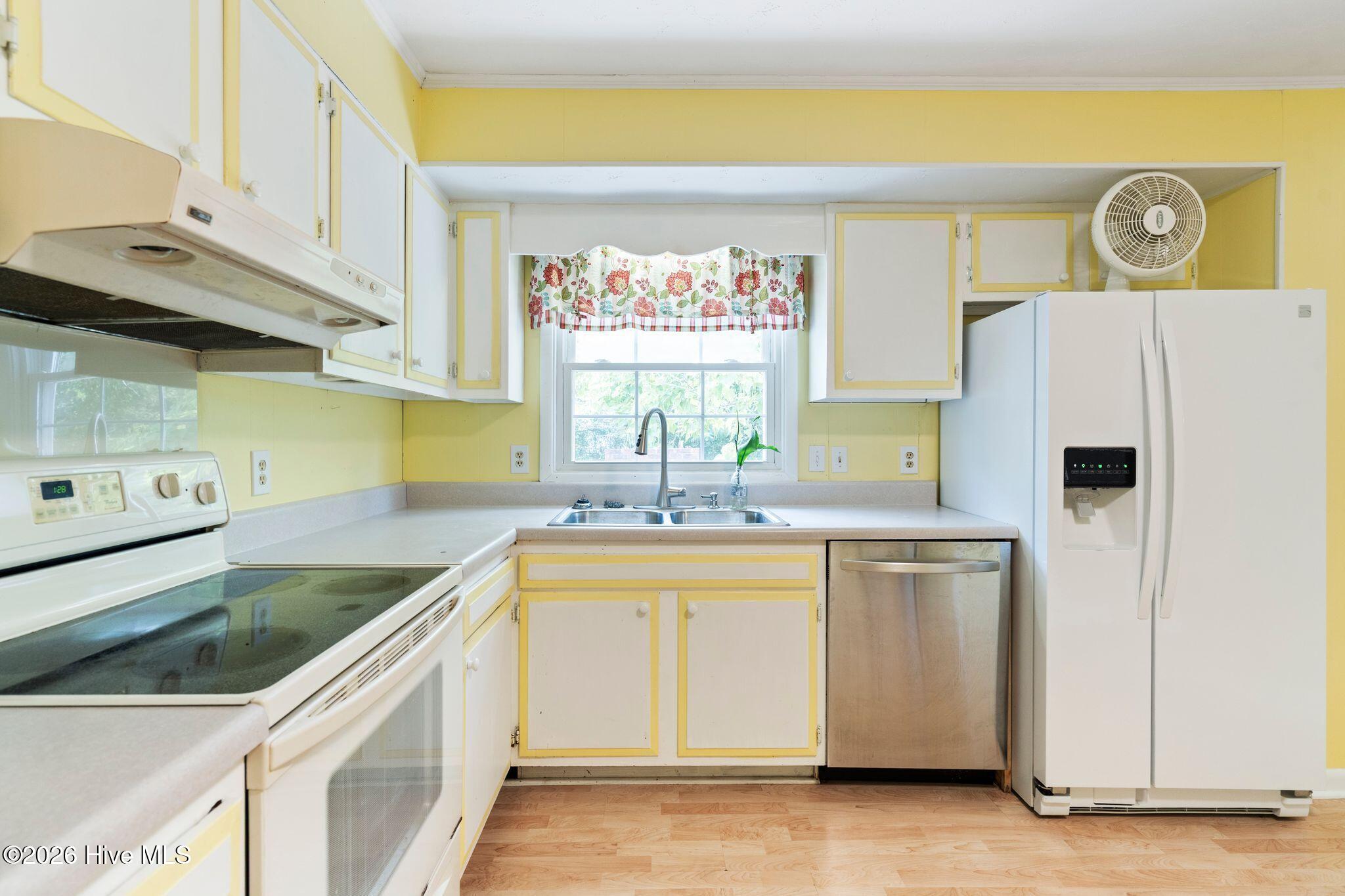 414 Thomas Drive Property Photo 11