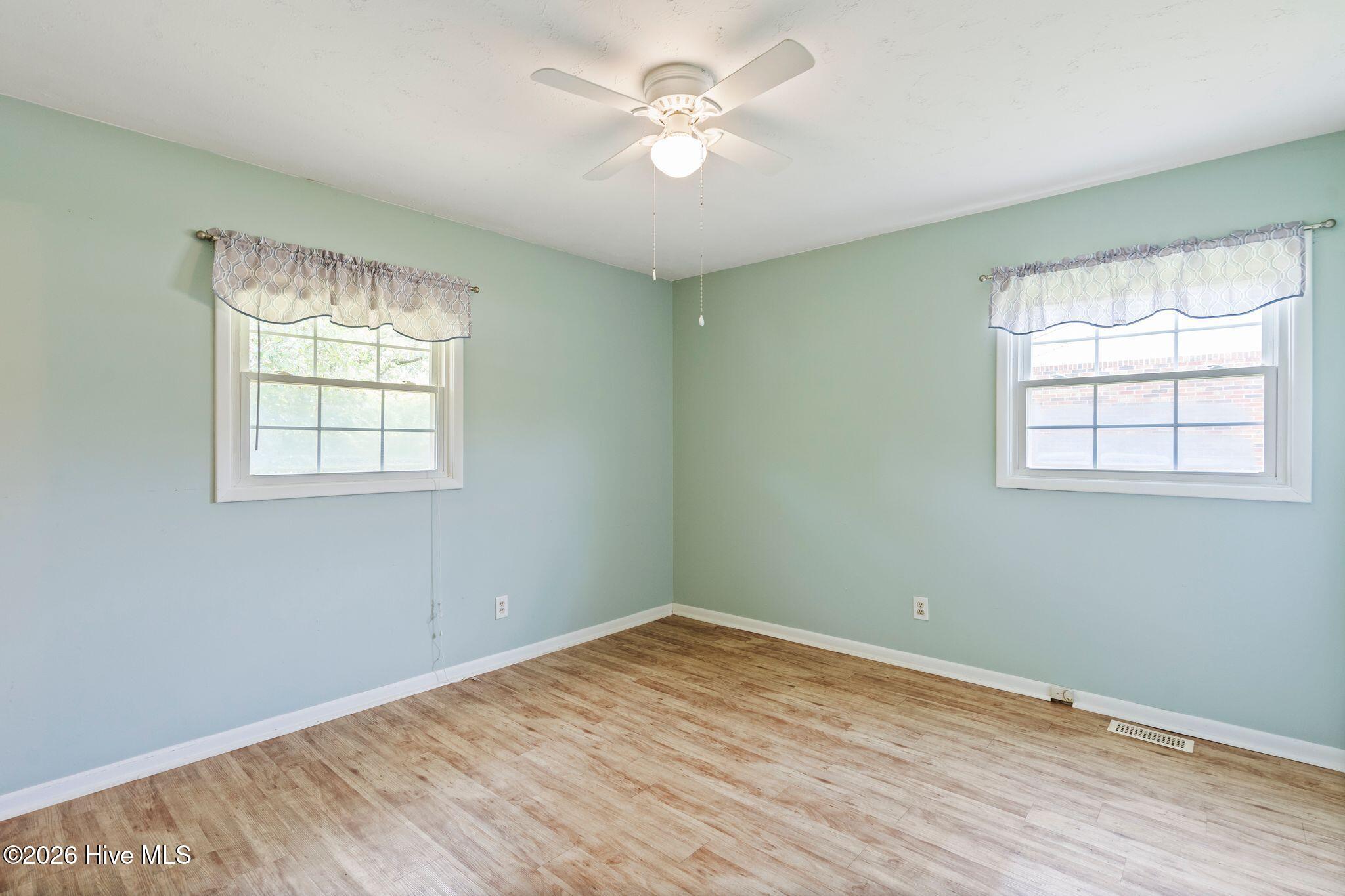 414 Thomas Drive Property Photo 13