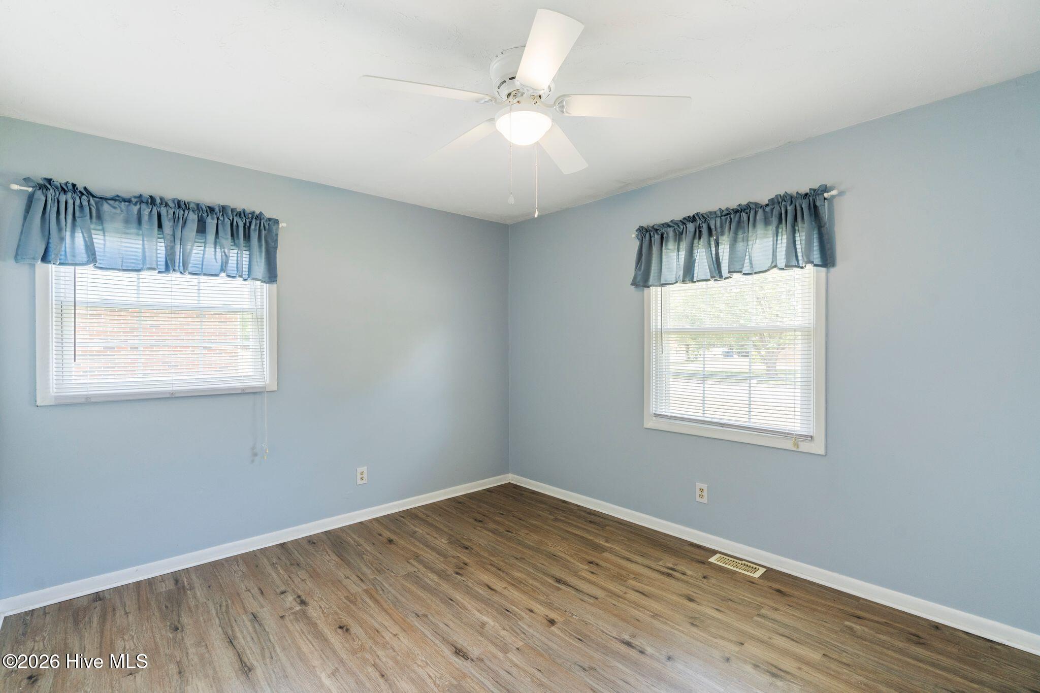 414 Thomas Drive Property Photo 16