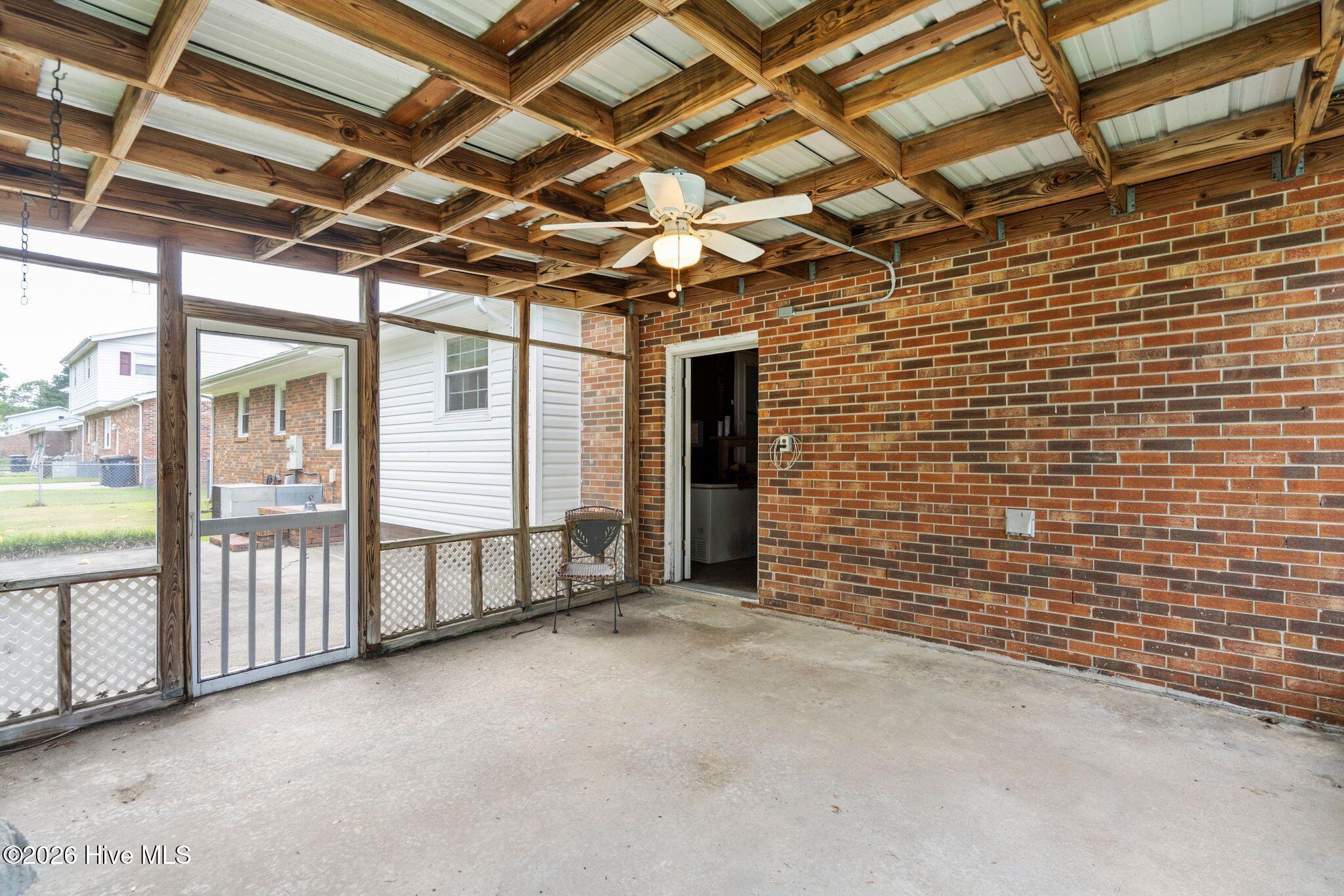 414 Thomas Drive Property Photo 22