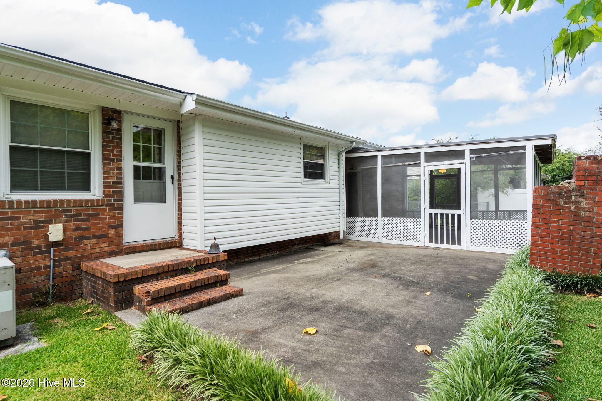 414 Thomas Drive Property Photo 25