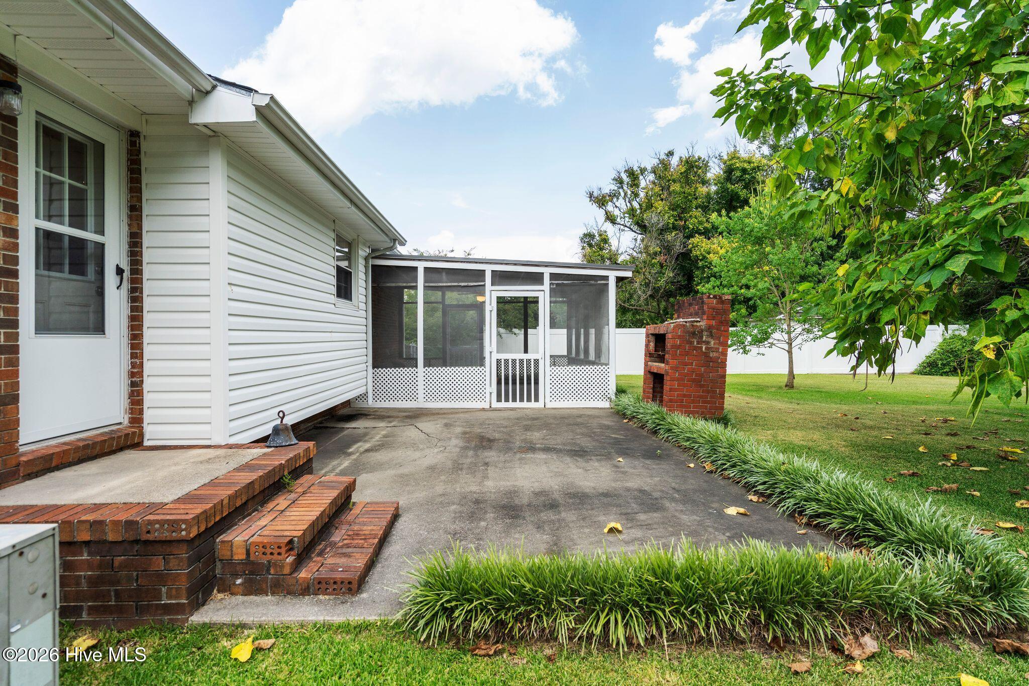 414 Thomas Drive Property Photo 27