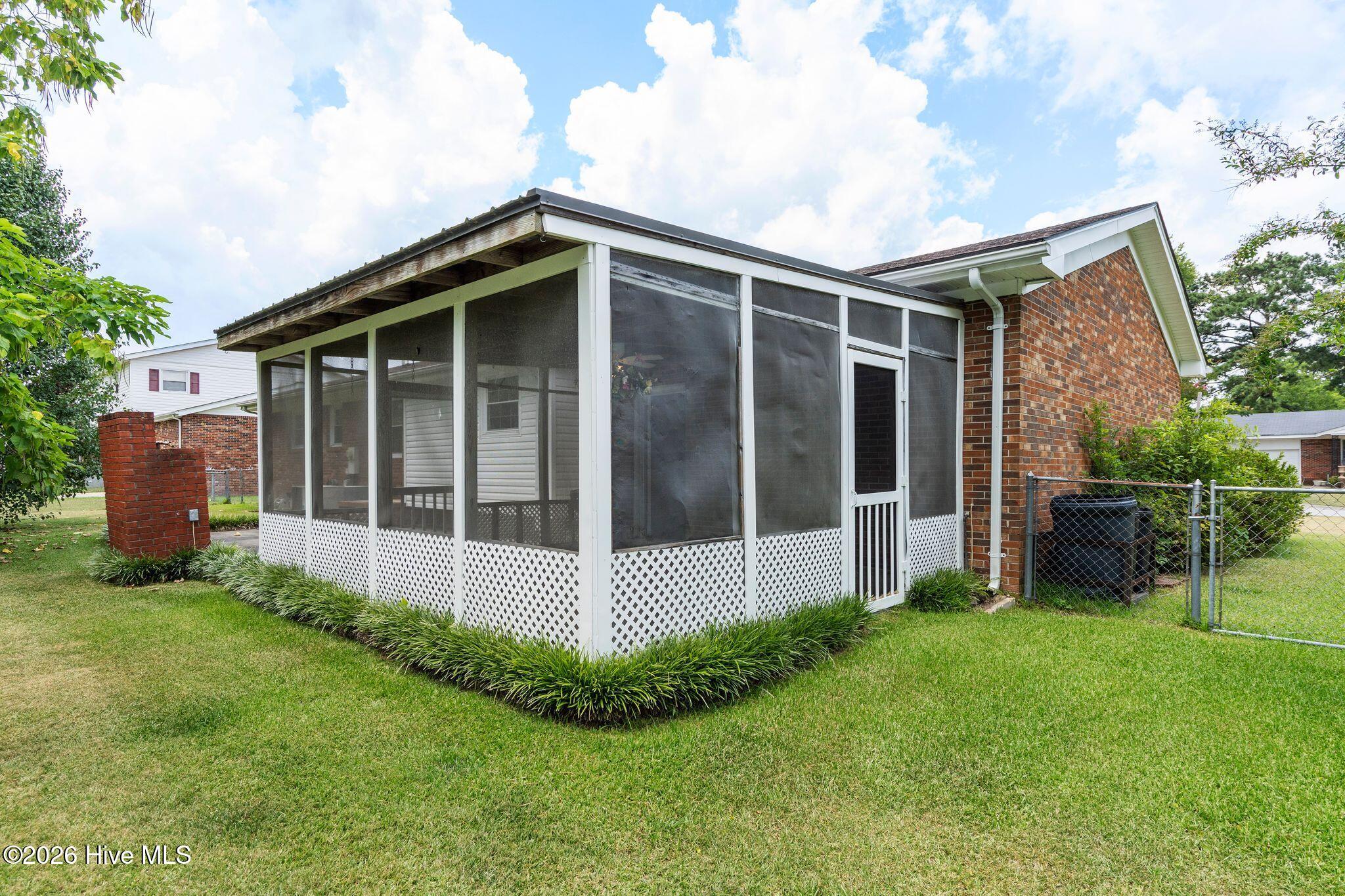 414 Thomas Drive Property Photo 29