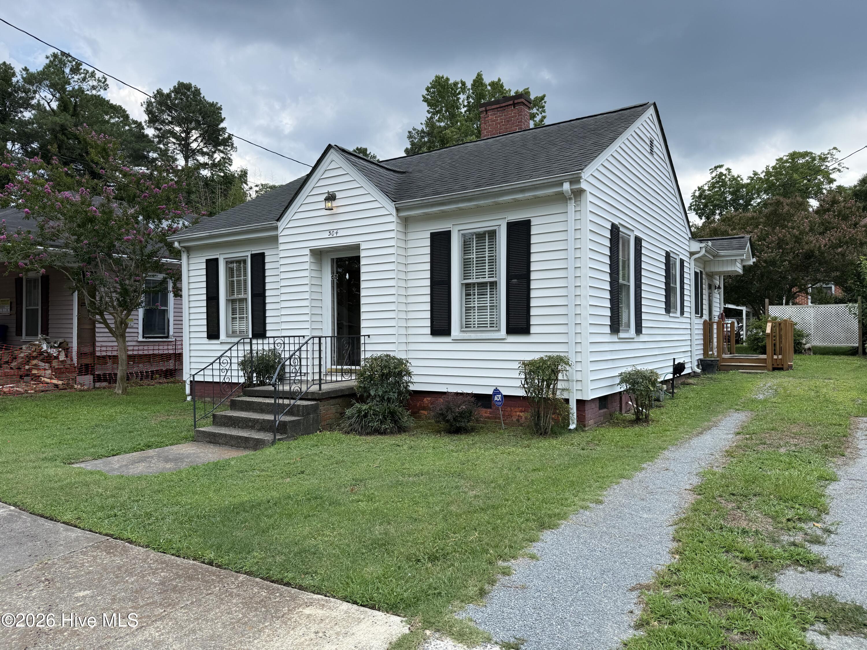 304 E Woodall Street Property Photo 1