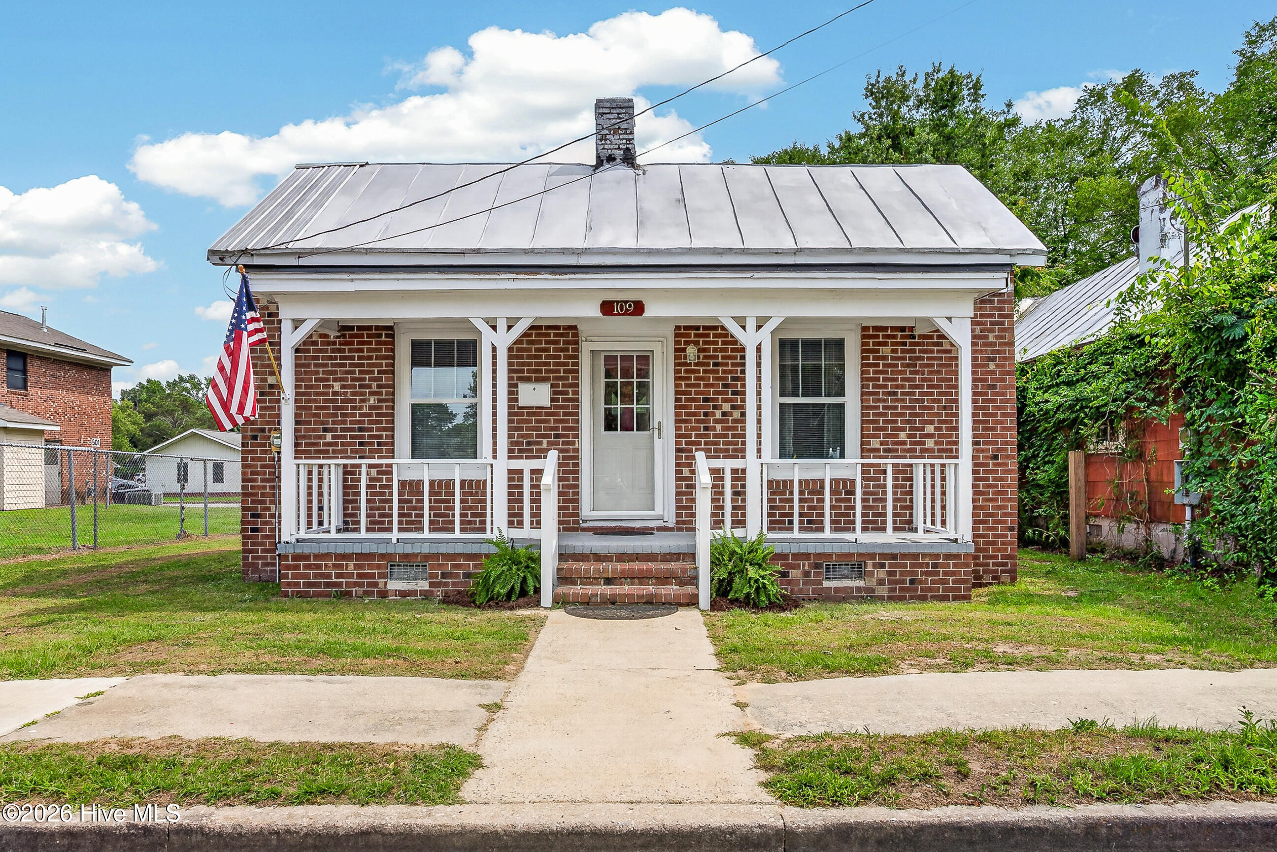 109 E South Street Property Photo 1