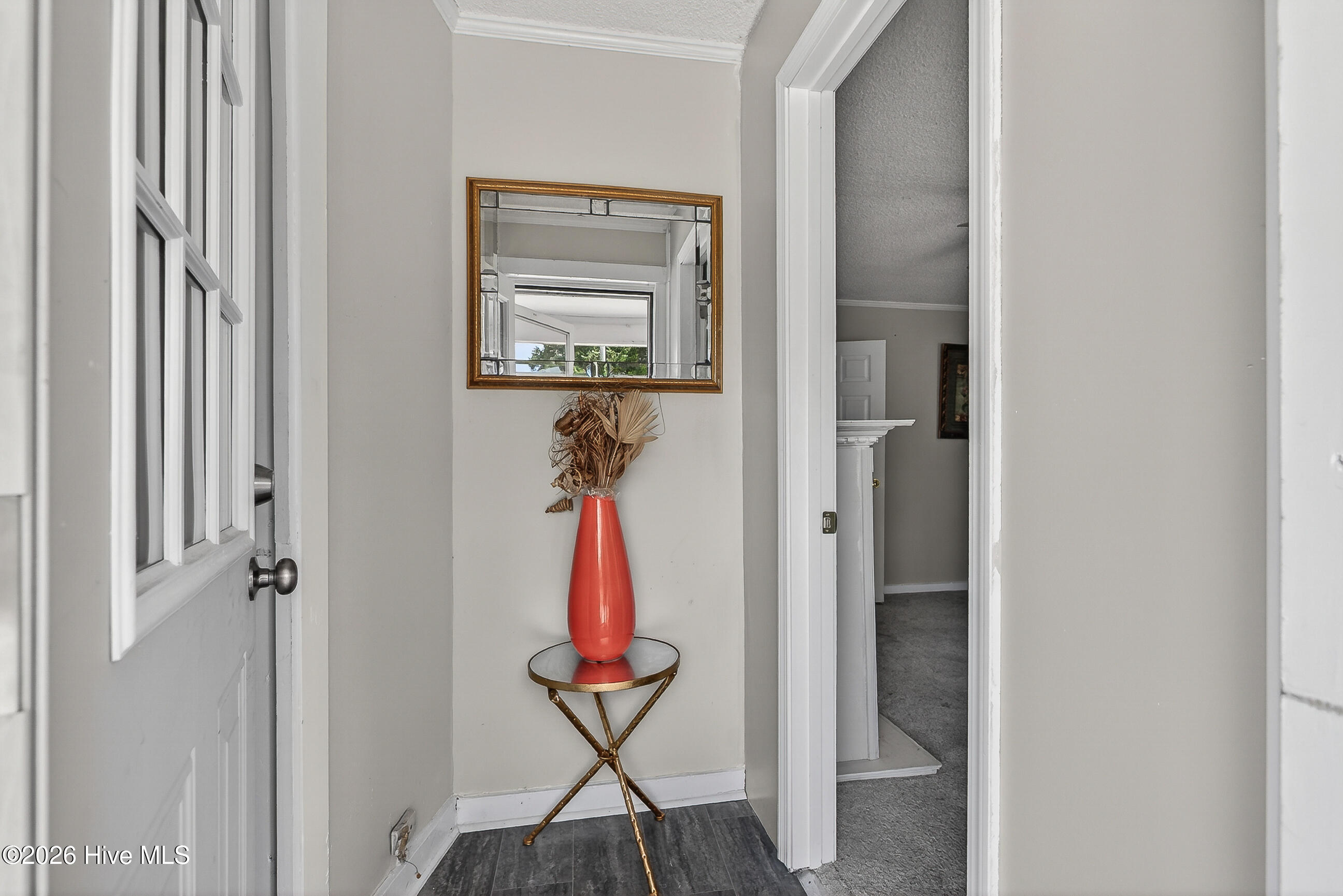 109 E South Street Property Photo 5